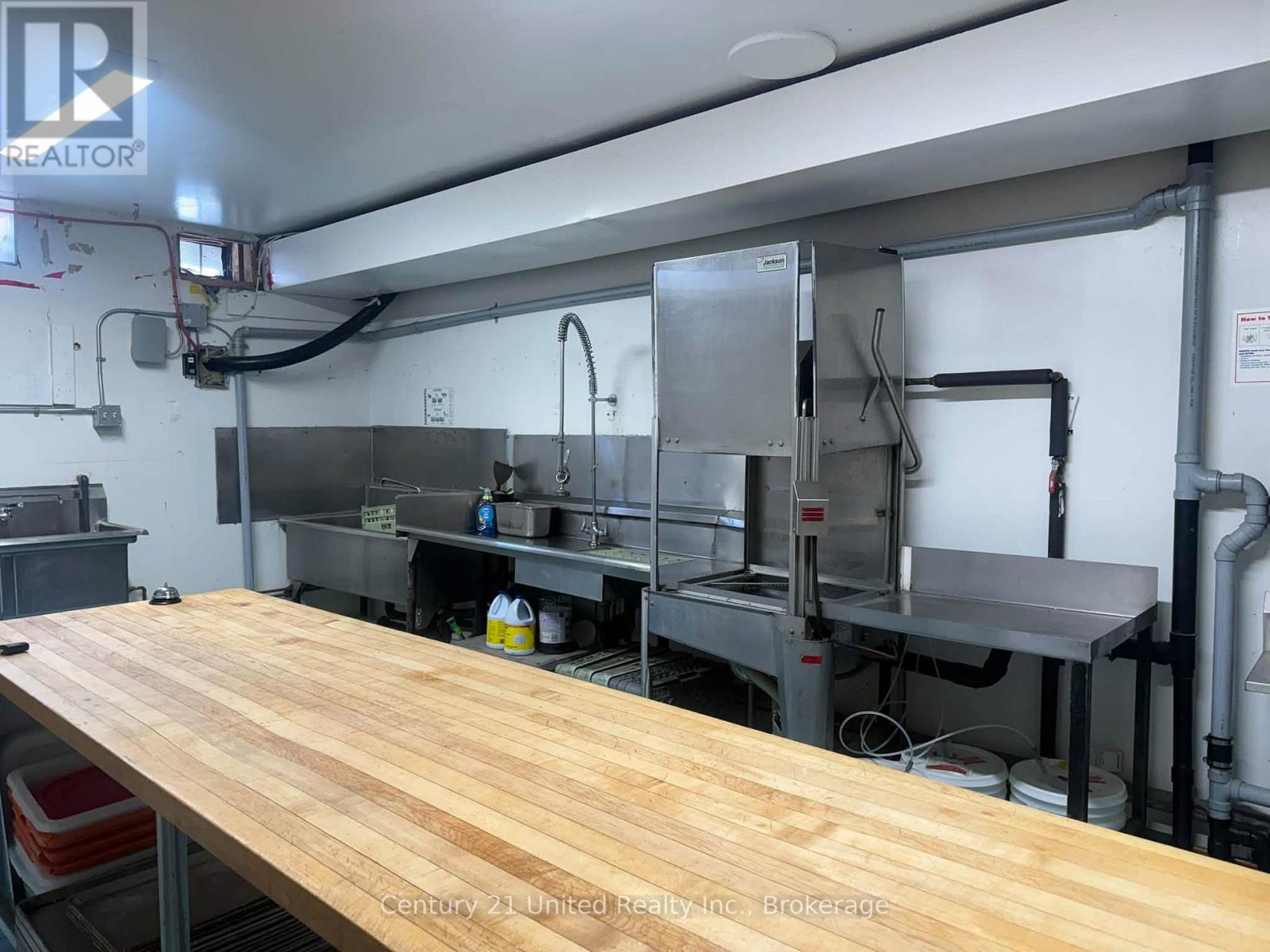 95 King Street W Property Photo 14