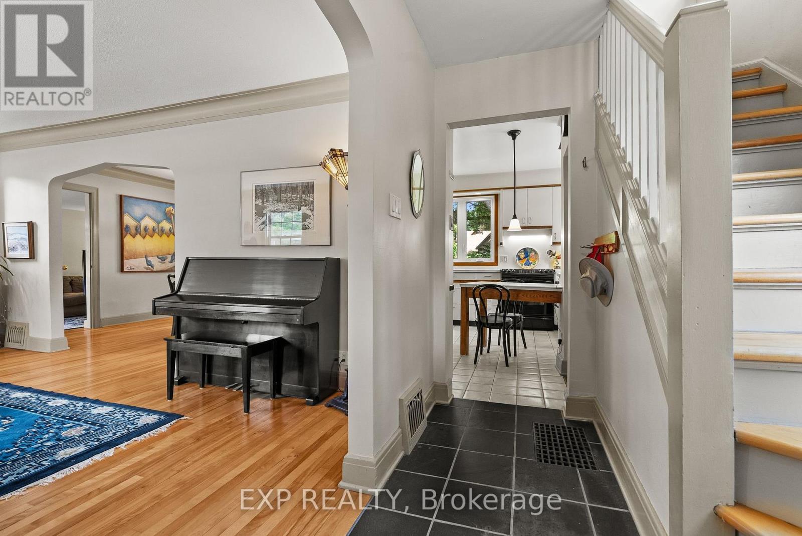 579 Broadview Avenue Property Photo 4