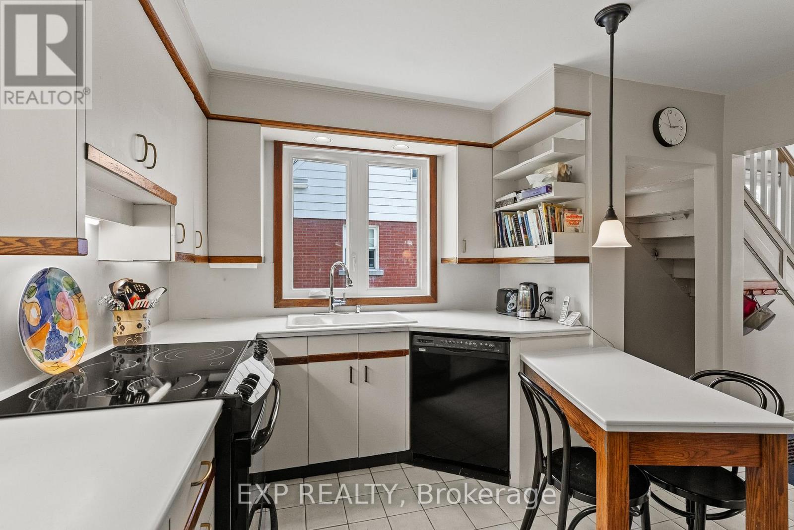 579 Broadview Avenue Property Photo 7
