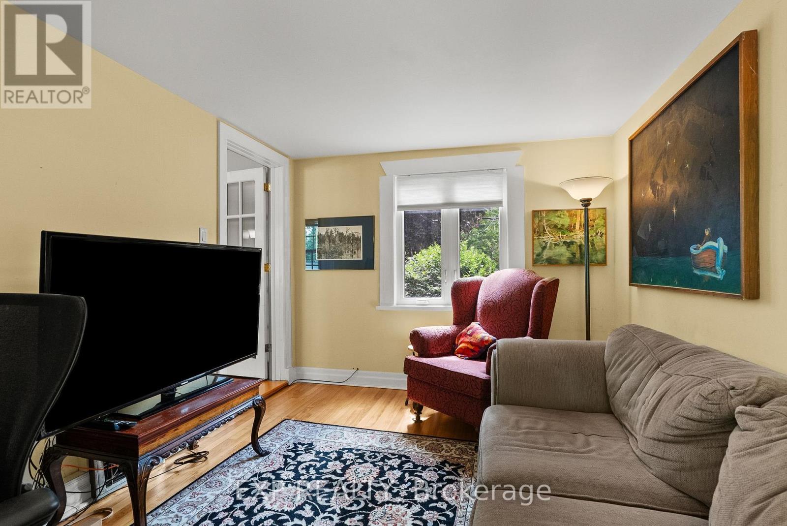 579 Broadview Avenue Property Photo 19