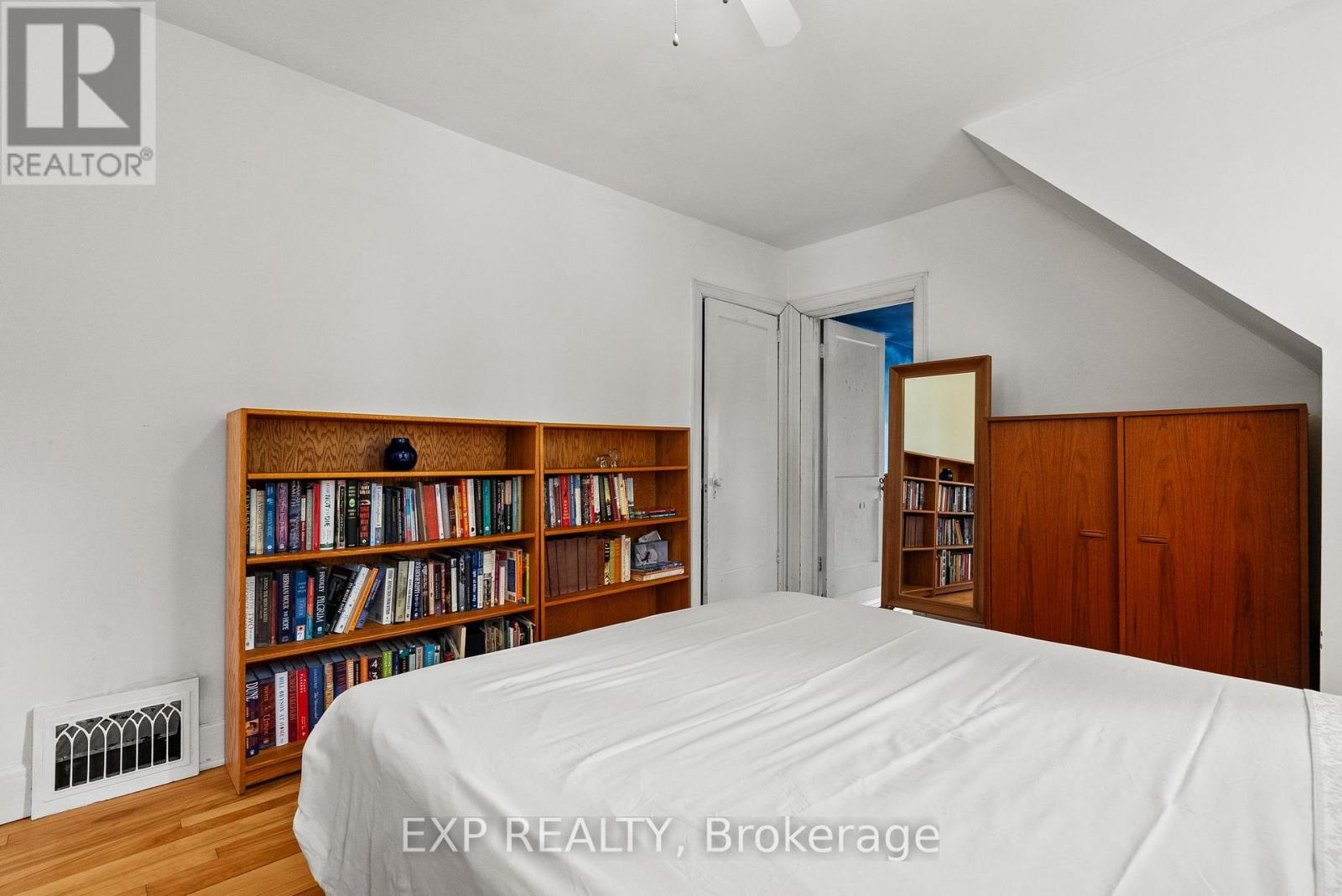 579 Broadview Avenue Property Photo 24