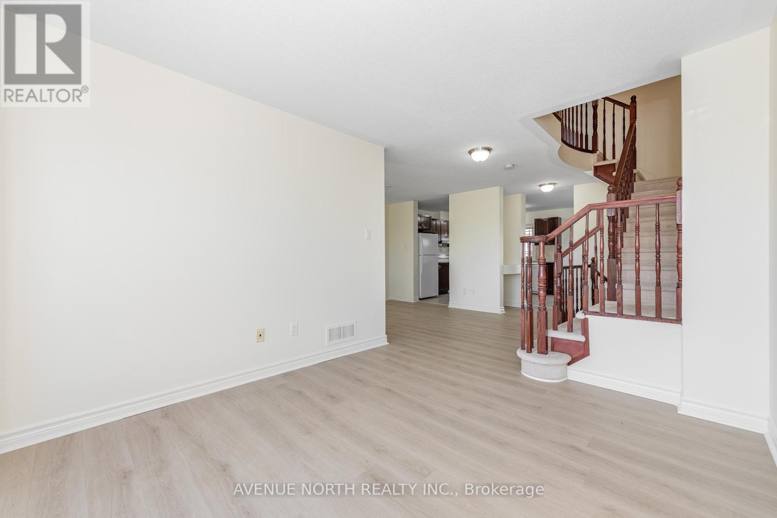 122b Centrepointe Drive Property Photo 18