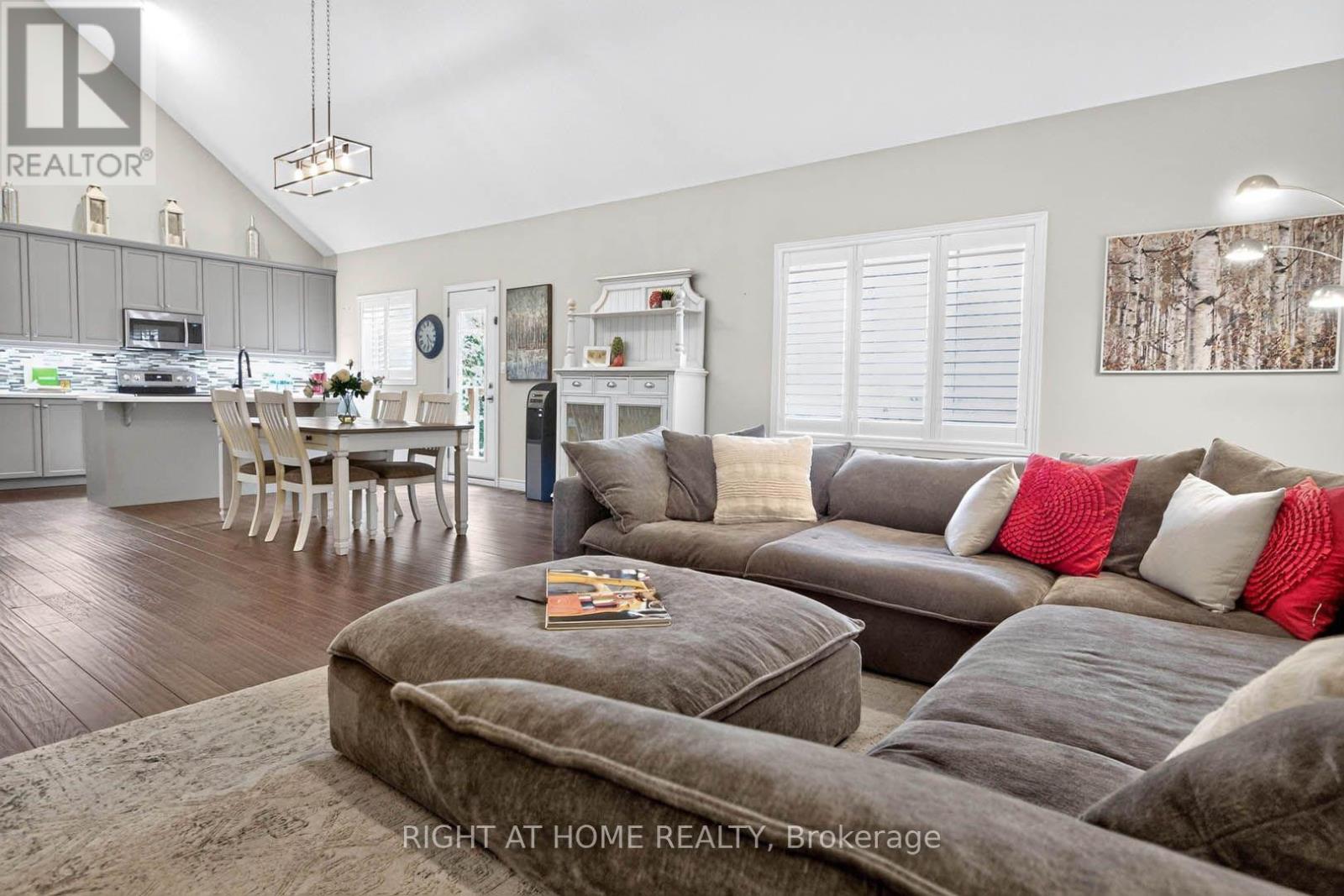 16 Rolling Lane Property Photo 7