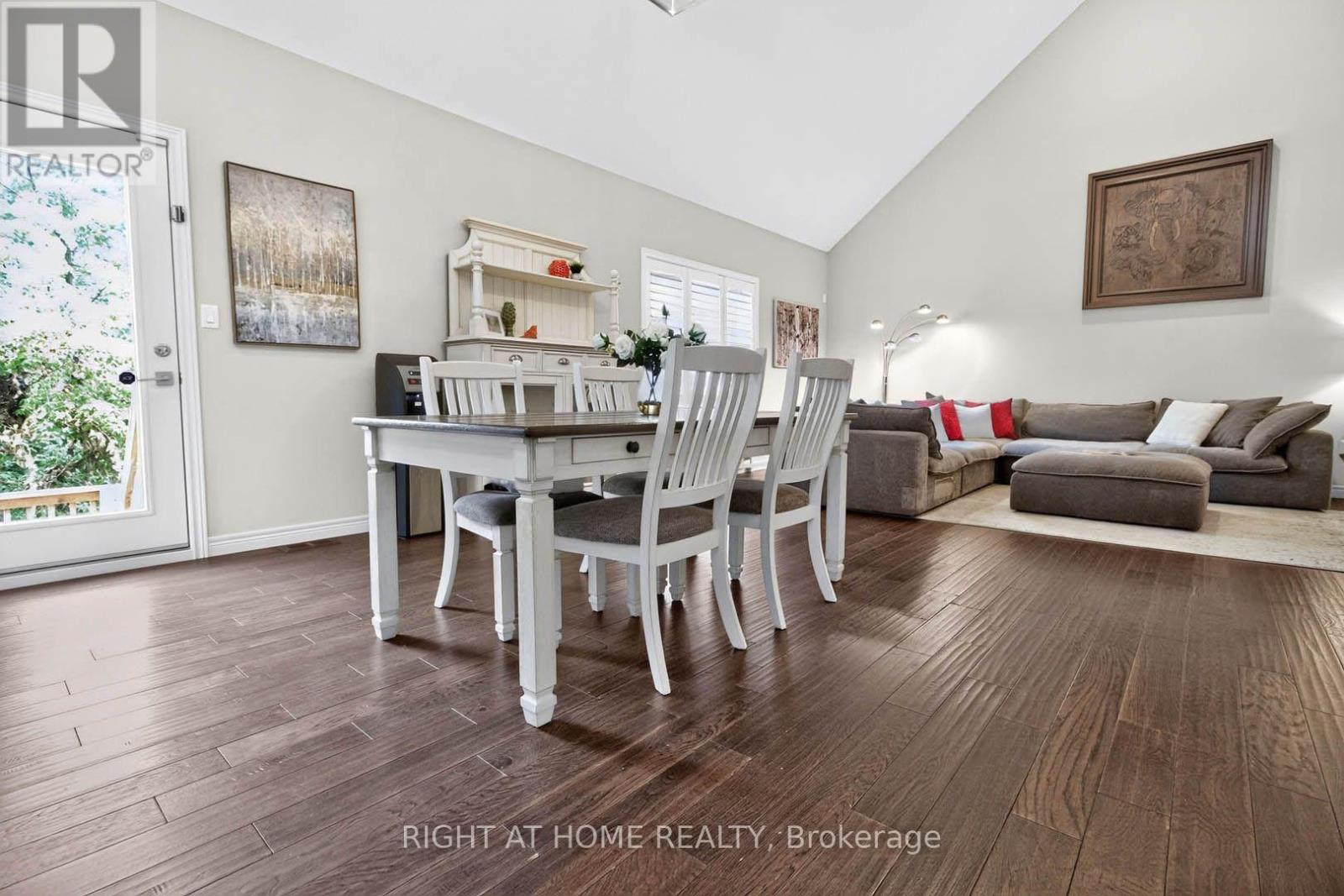 16 Rolling Lane Property Photo 9