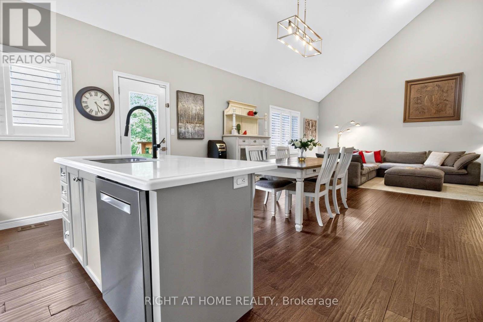 16 Rolling Lane Property Photo 14