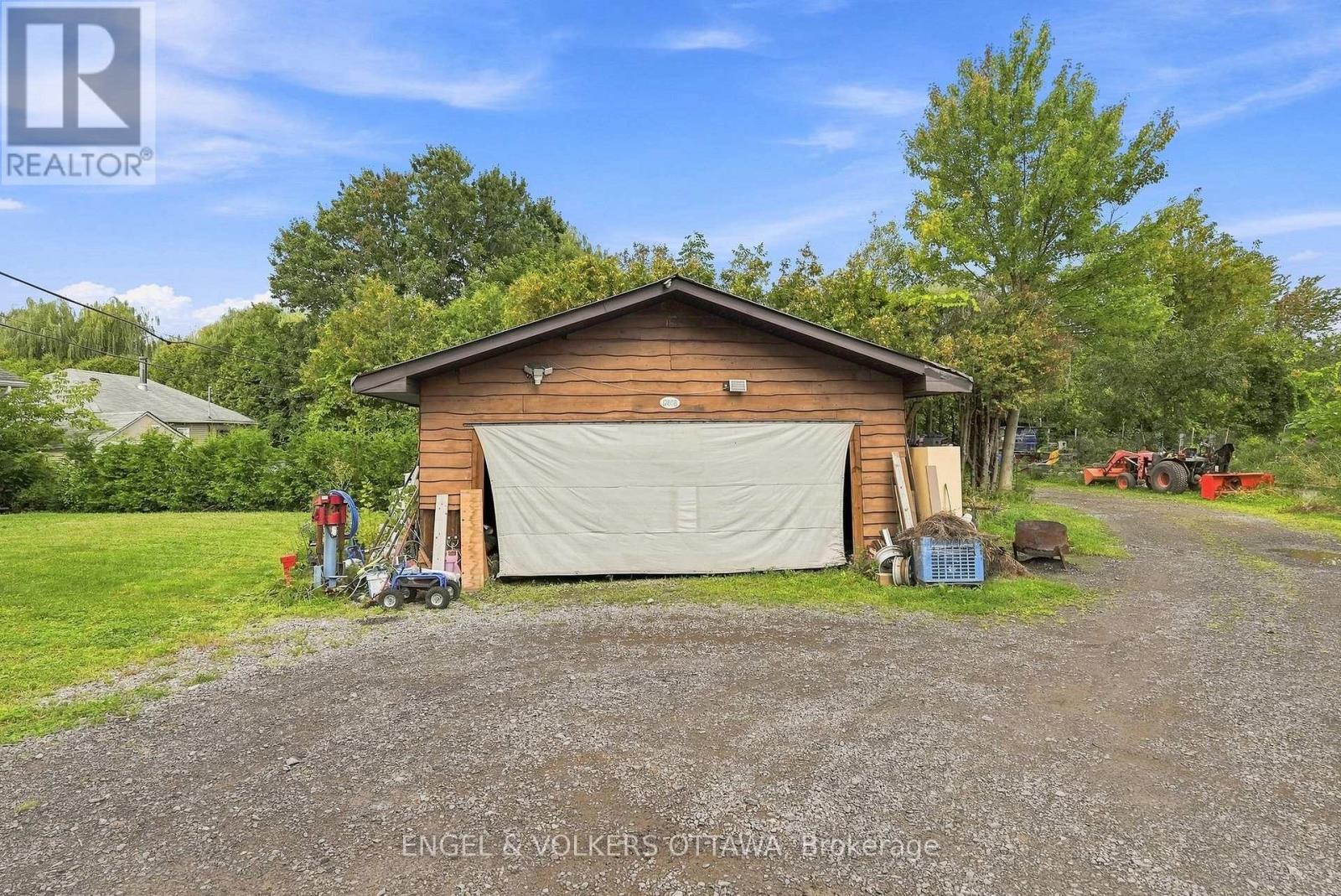 1760b River Road Property Photo 43