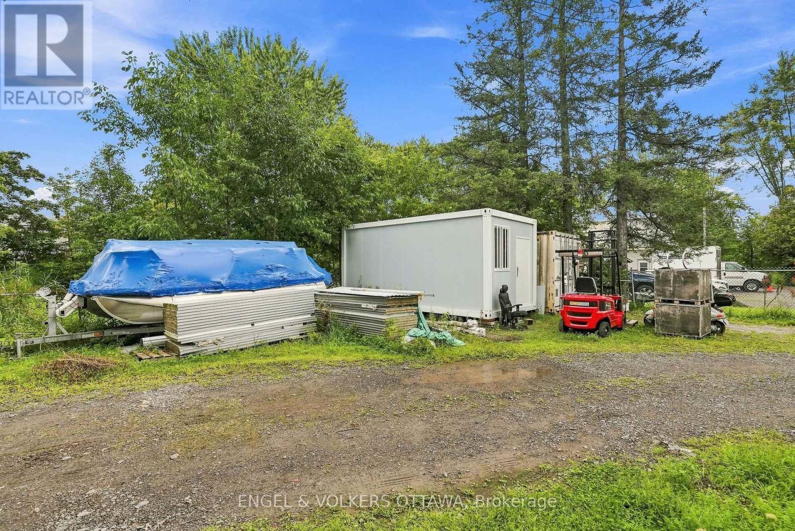 1760b River Road Property Photo 45