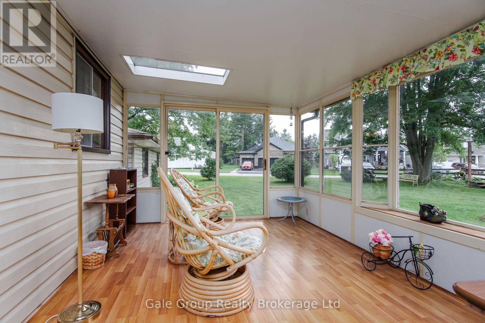 20 George Street E Property Photo 6
