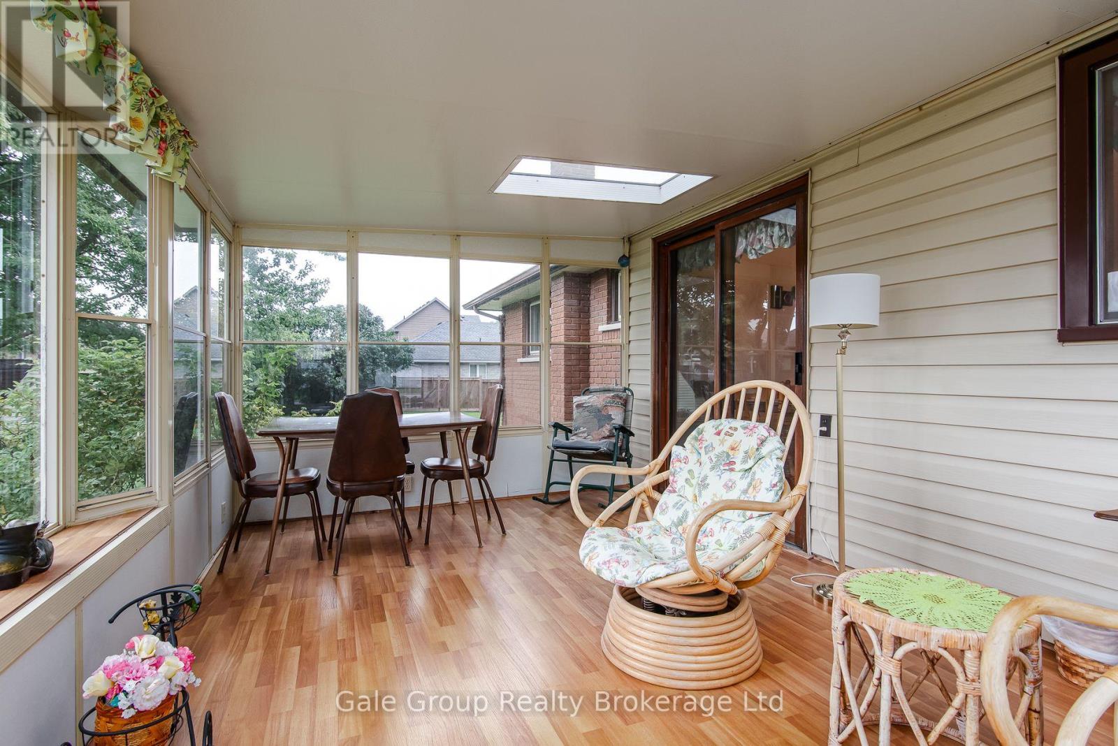 20 George Street E Property Photo 7