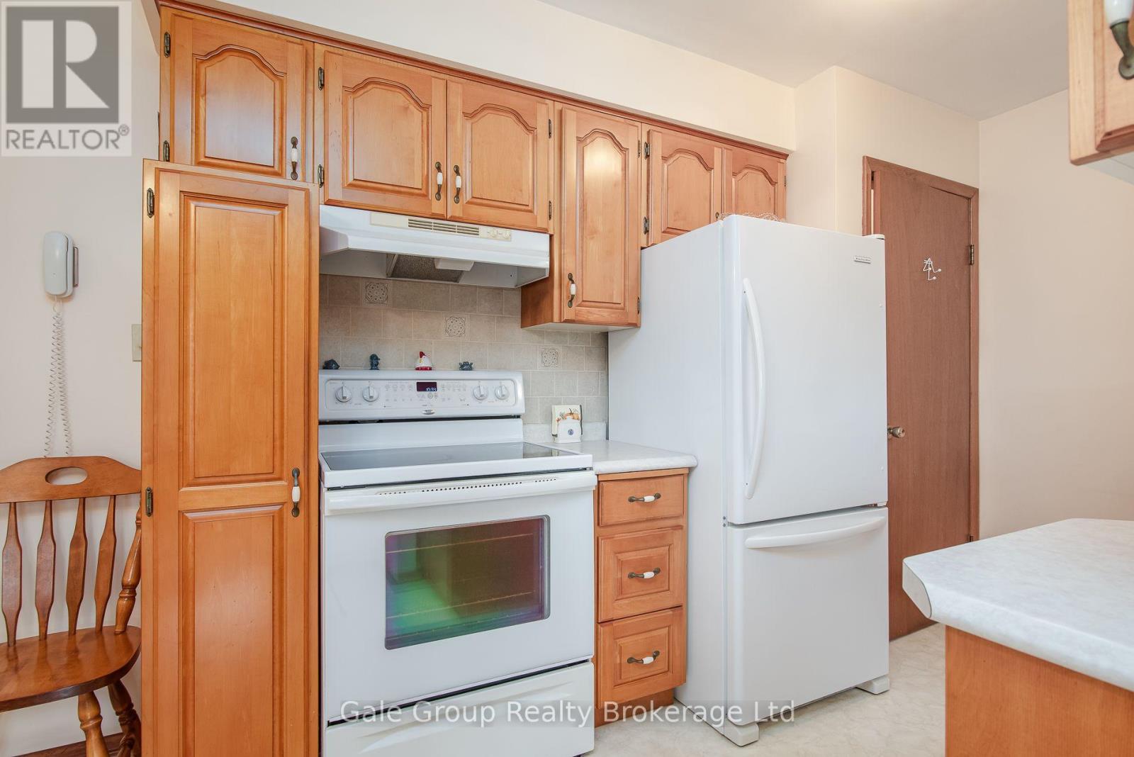 20 George Street E Property Photo 9