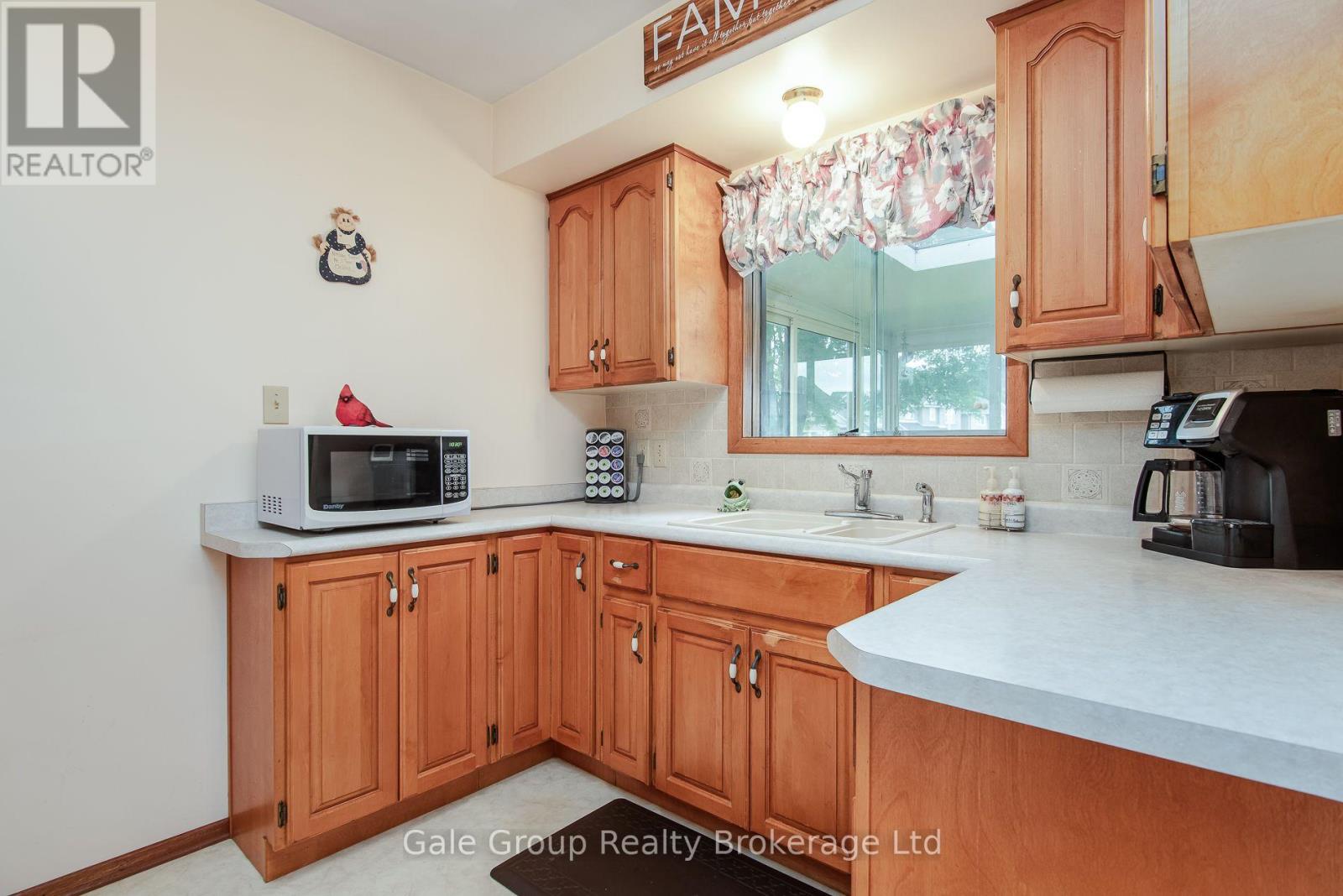 20 George Street E Property Photo 11