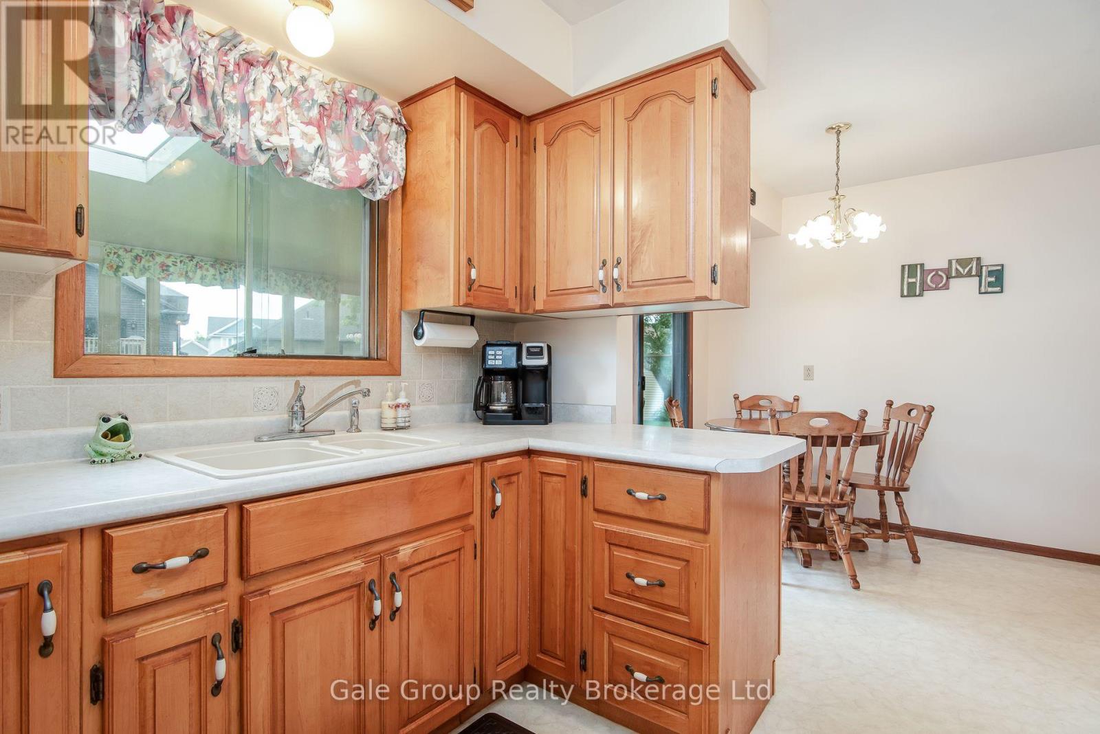20 George Street E Property Photo 12