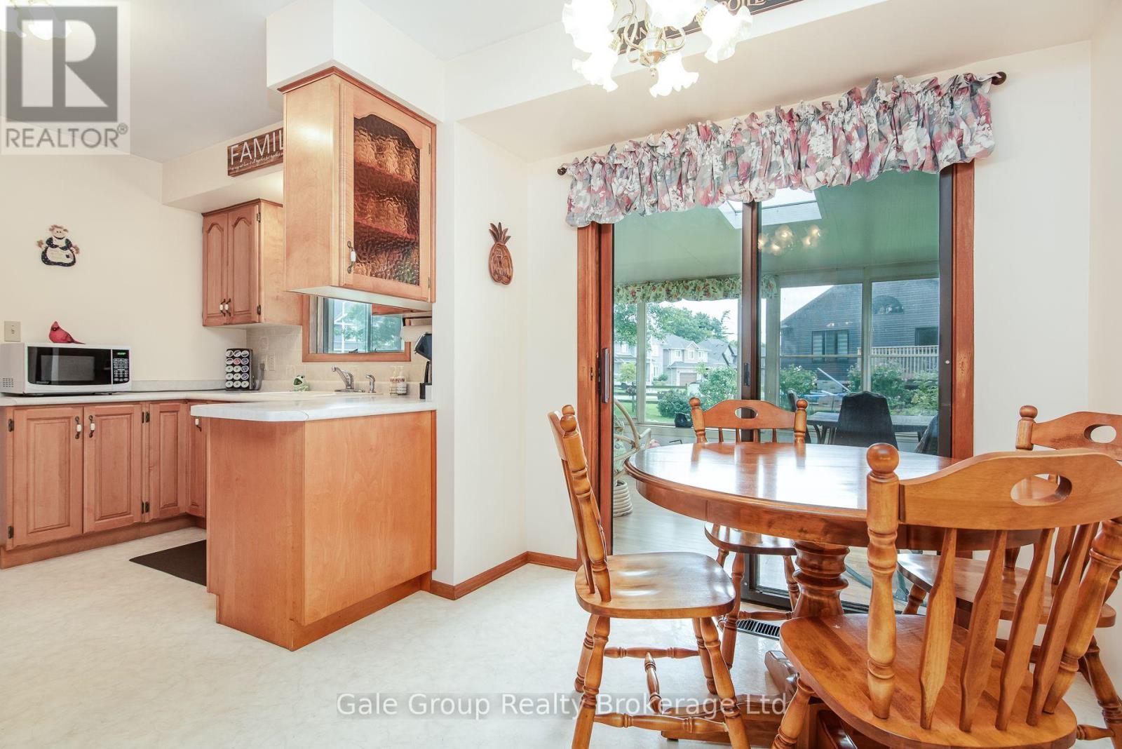 20 George Street E Property Photo 13