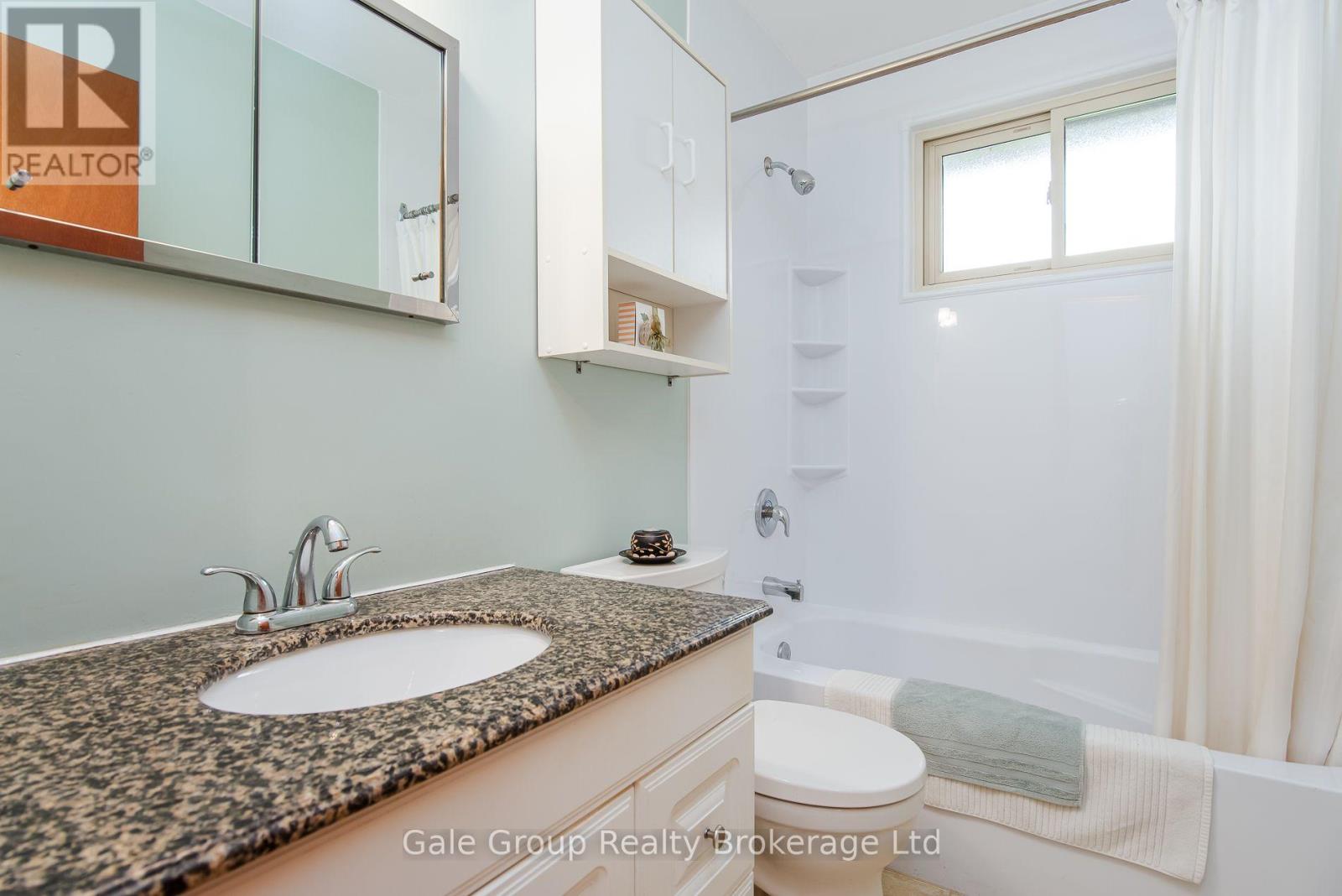 20 George Street E Property Photo 21