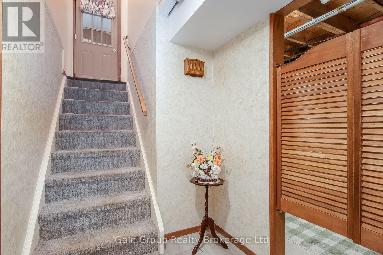 20 George Street E Property Photo 24