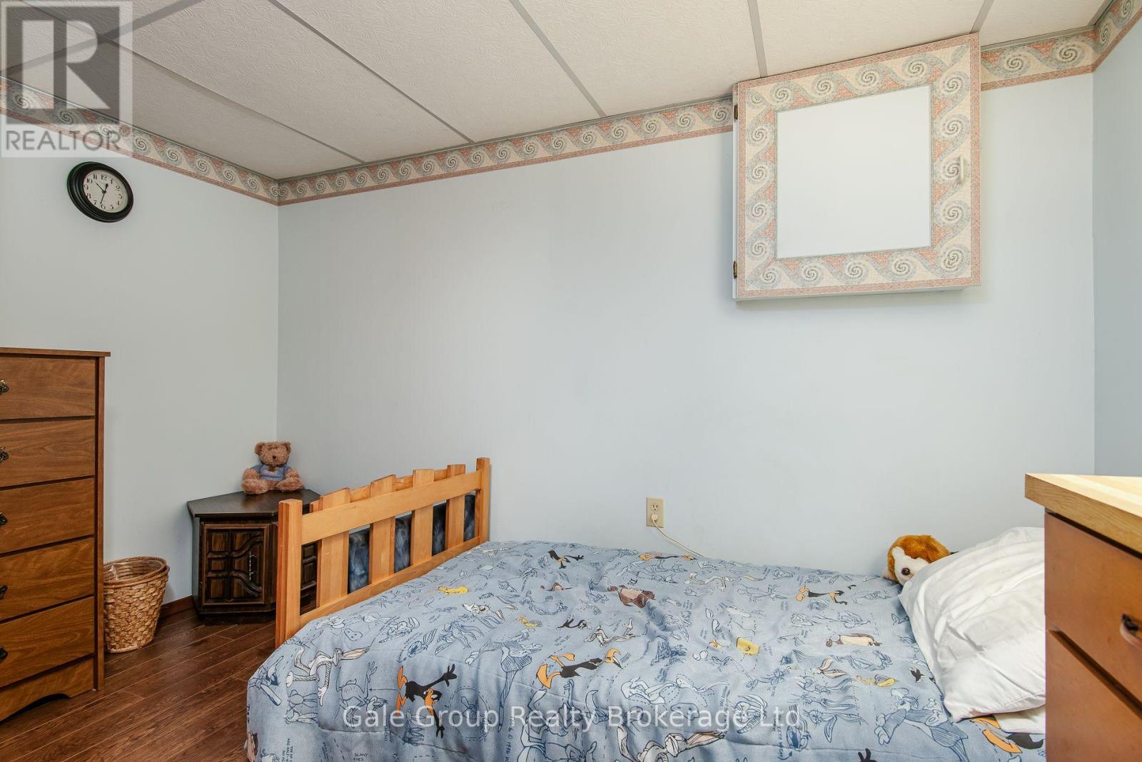 20 George Street E Property Photo 26