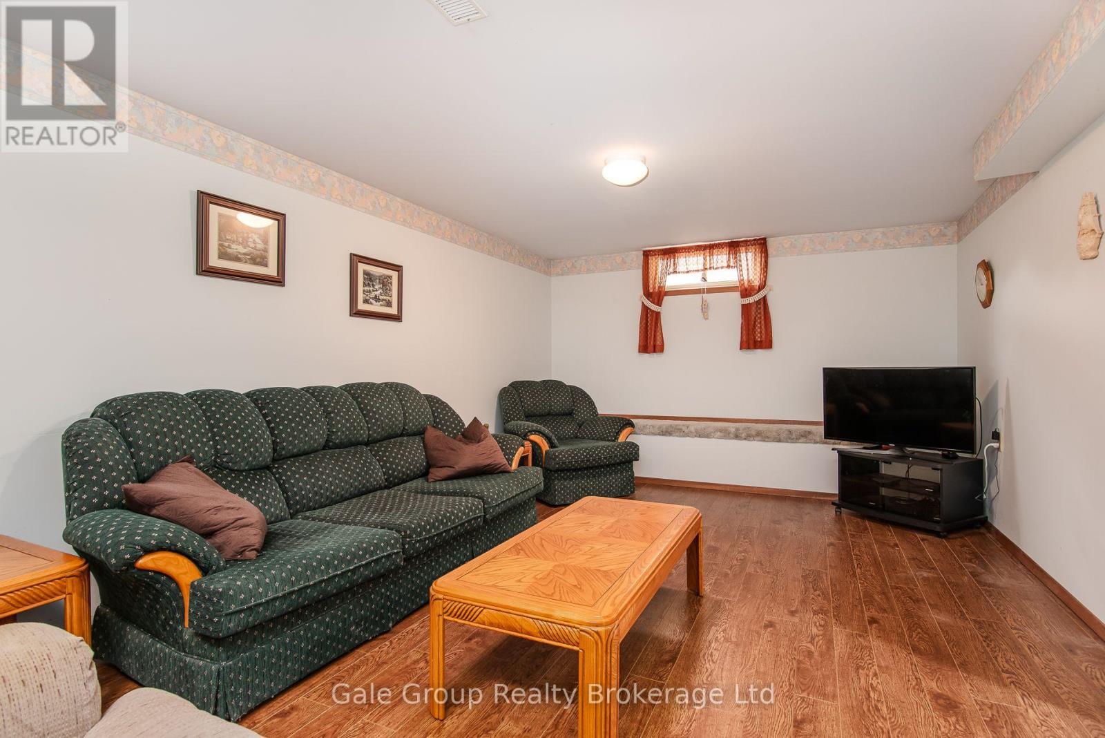 20 George Street E Property Photo 28