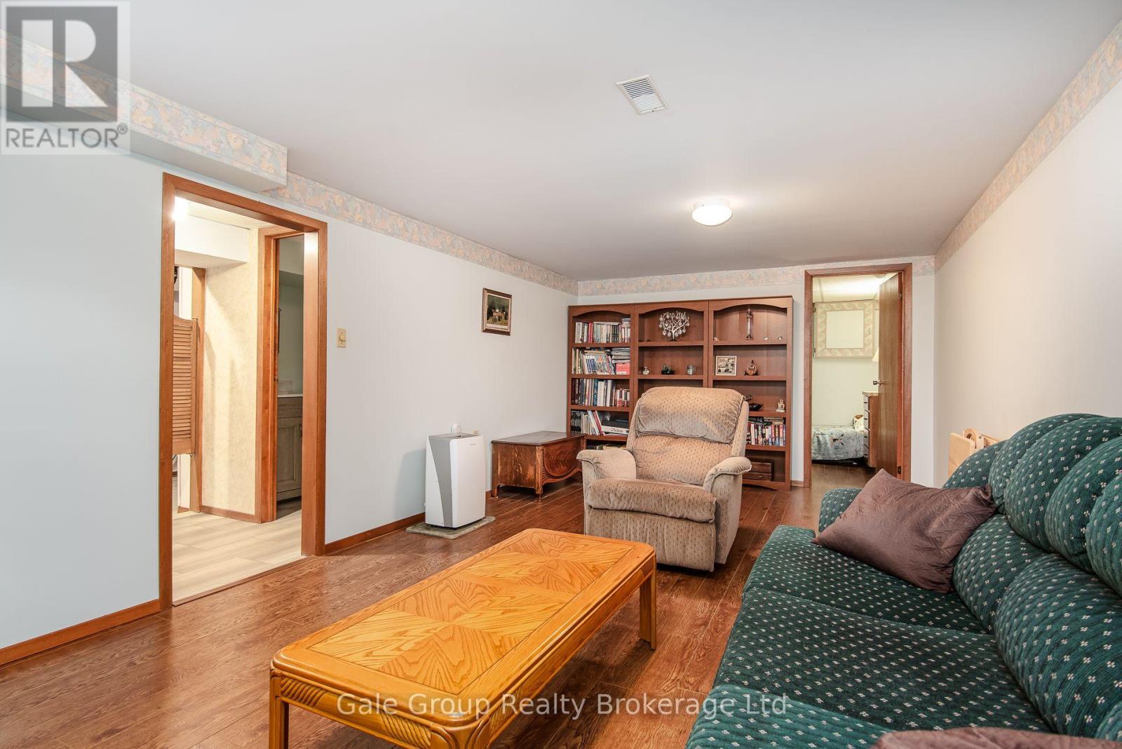 20 George Street E Property Photo 29