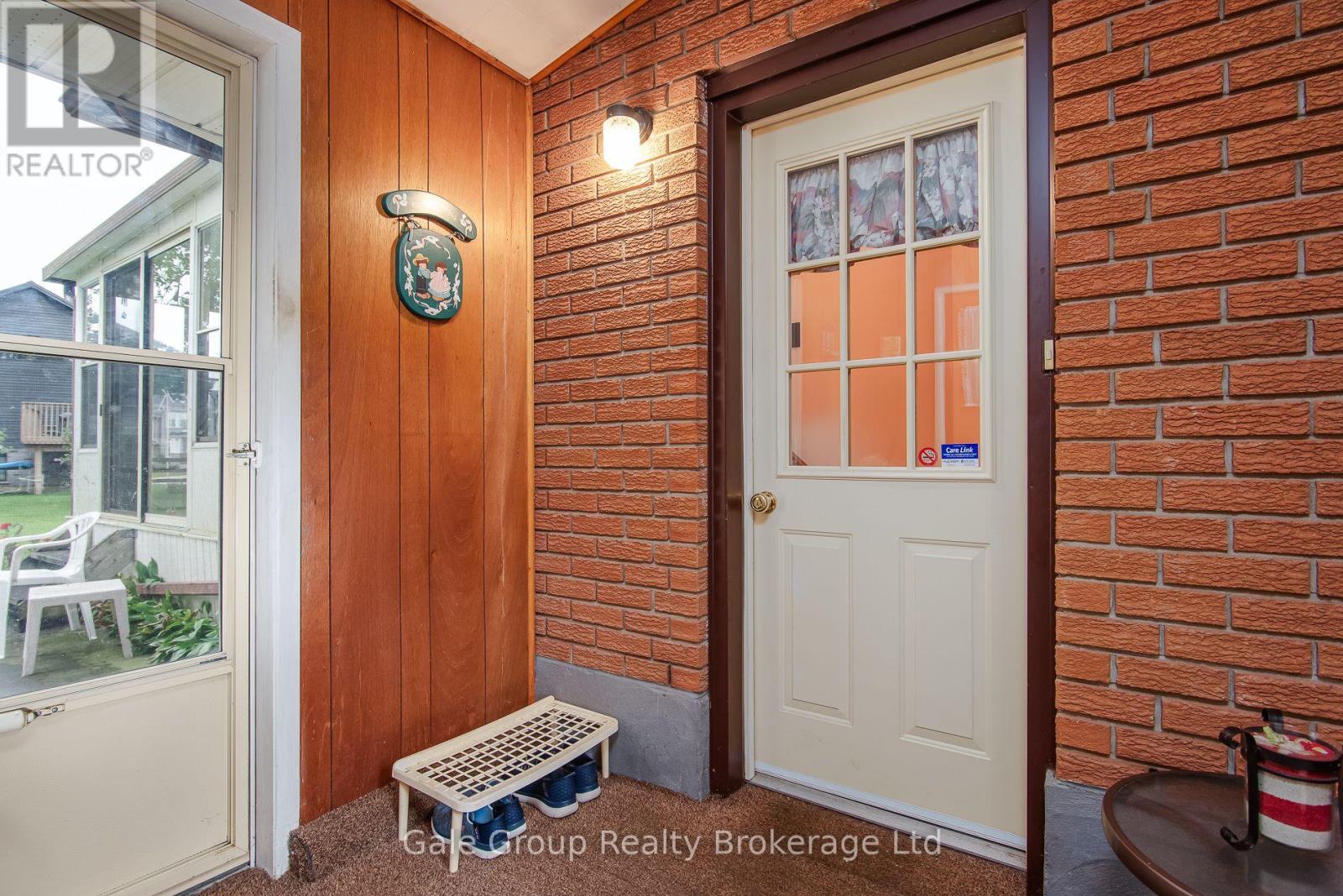 20 George Street E Property Photo 33