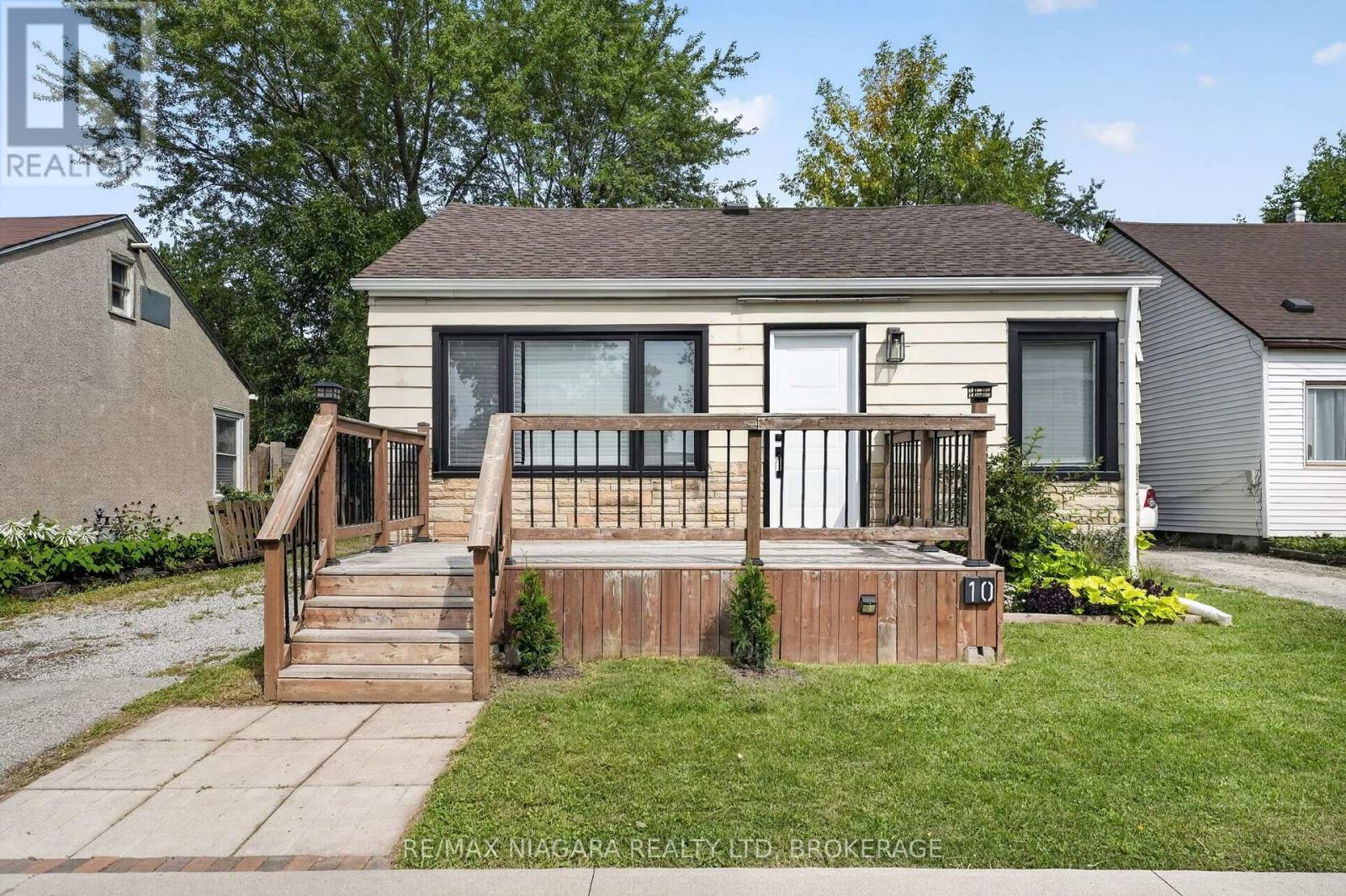 10 CHURCHILL AVENUE