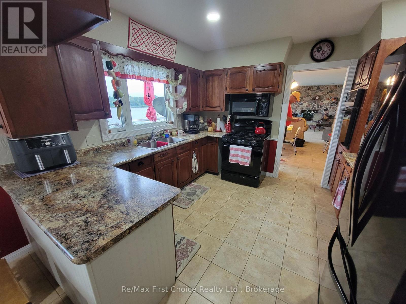 602 River Avenue E Property Photo 2