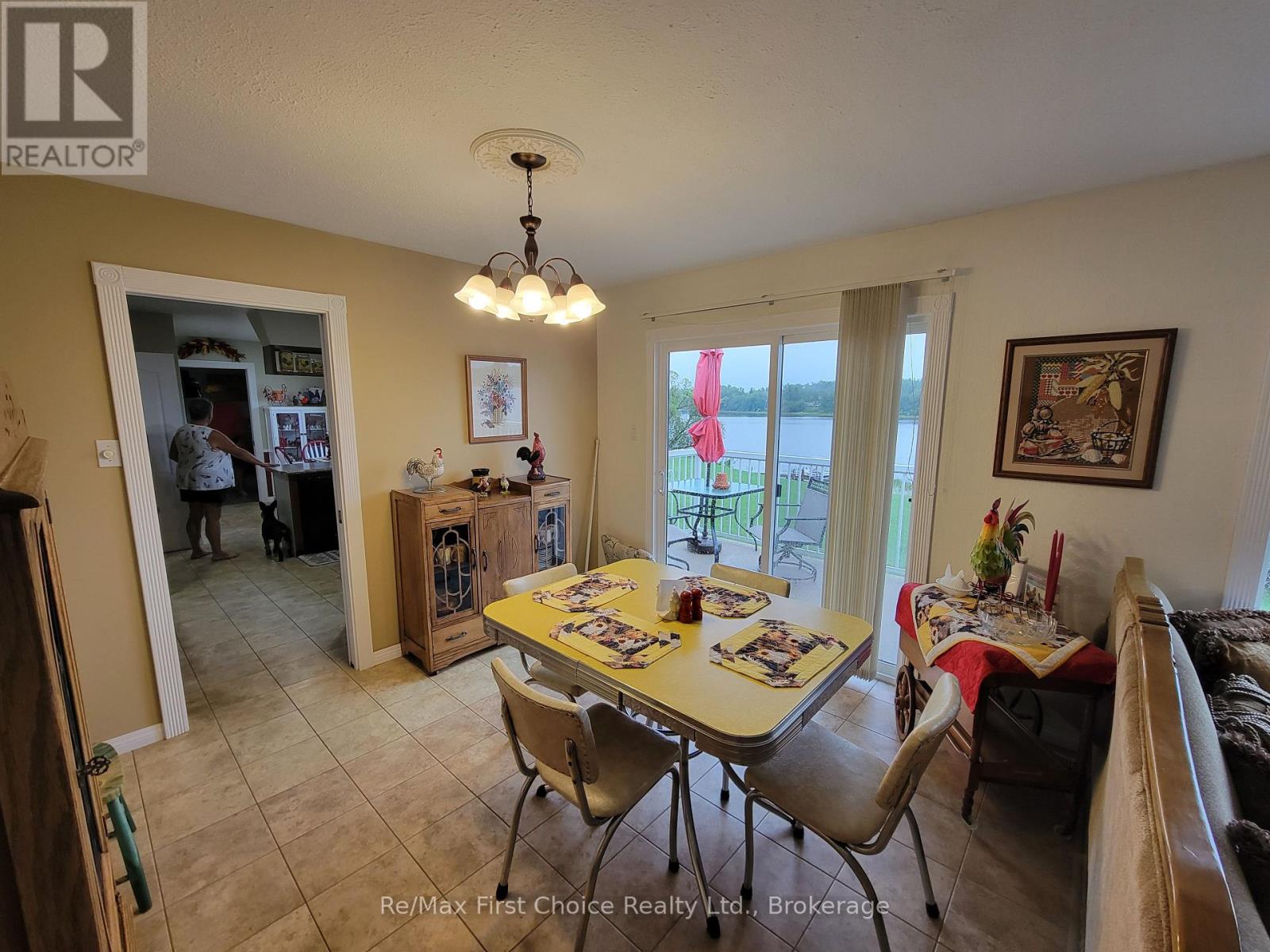 602 River Avenue E Property Photo 6