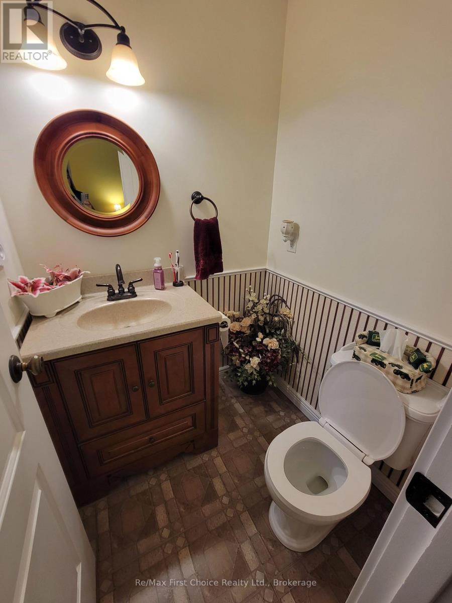 602 River Avenue E Property Photo 12
