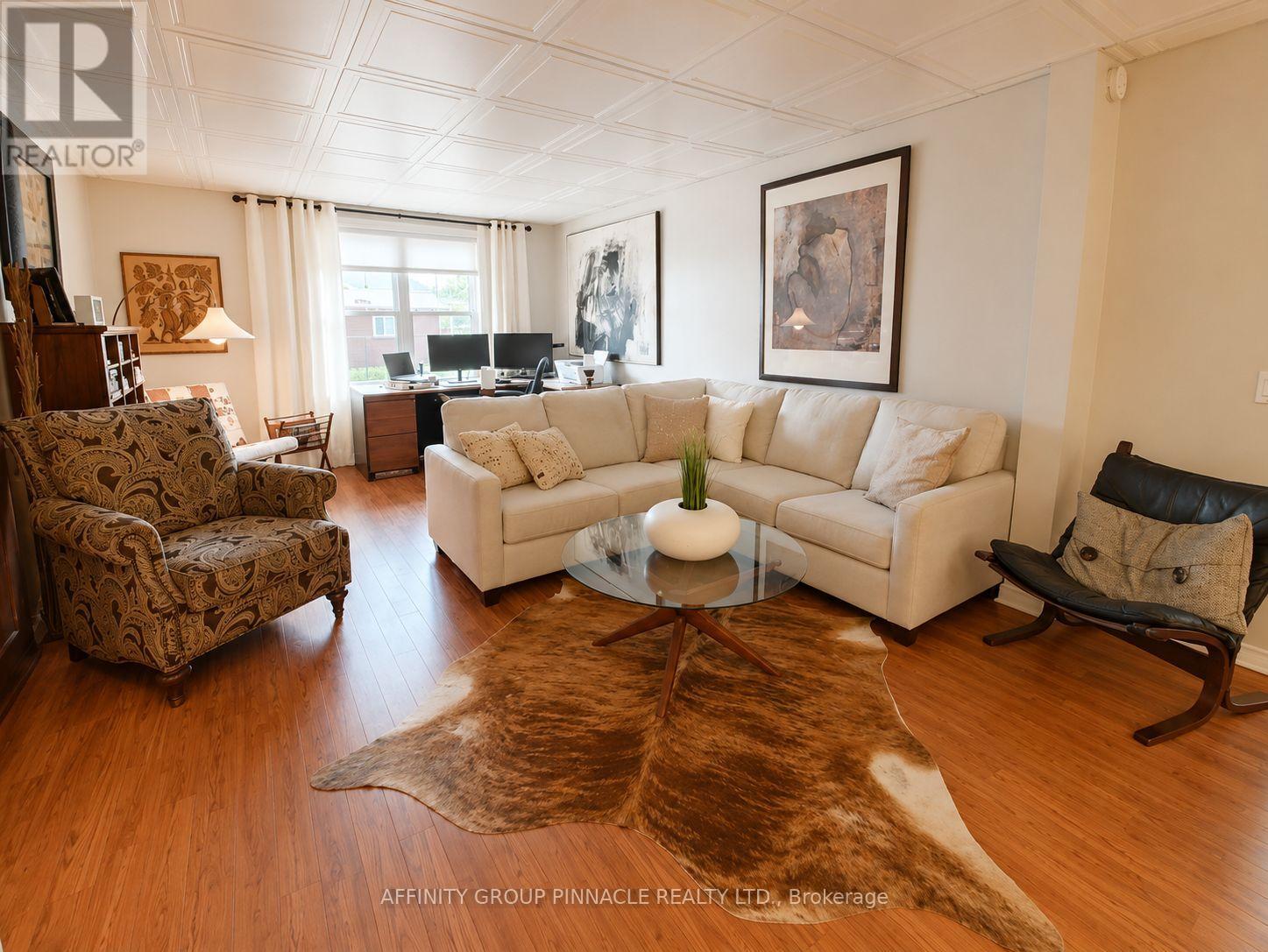 15 Prince Street W Property Photo 13