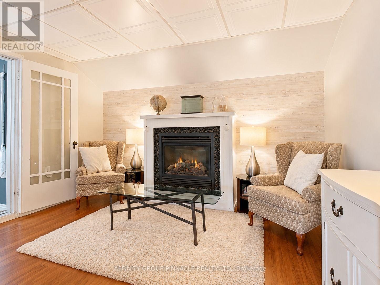 15 Prince Street W Property Photo 14