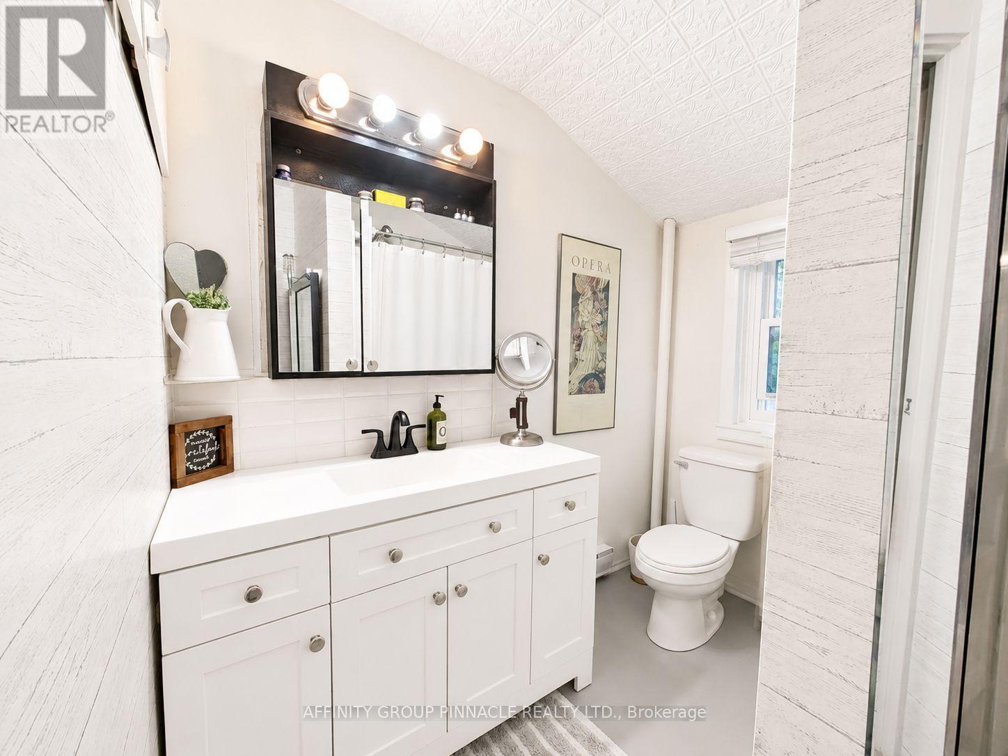 15 Prince Street W Property Photo 18
