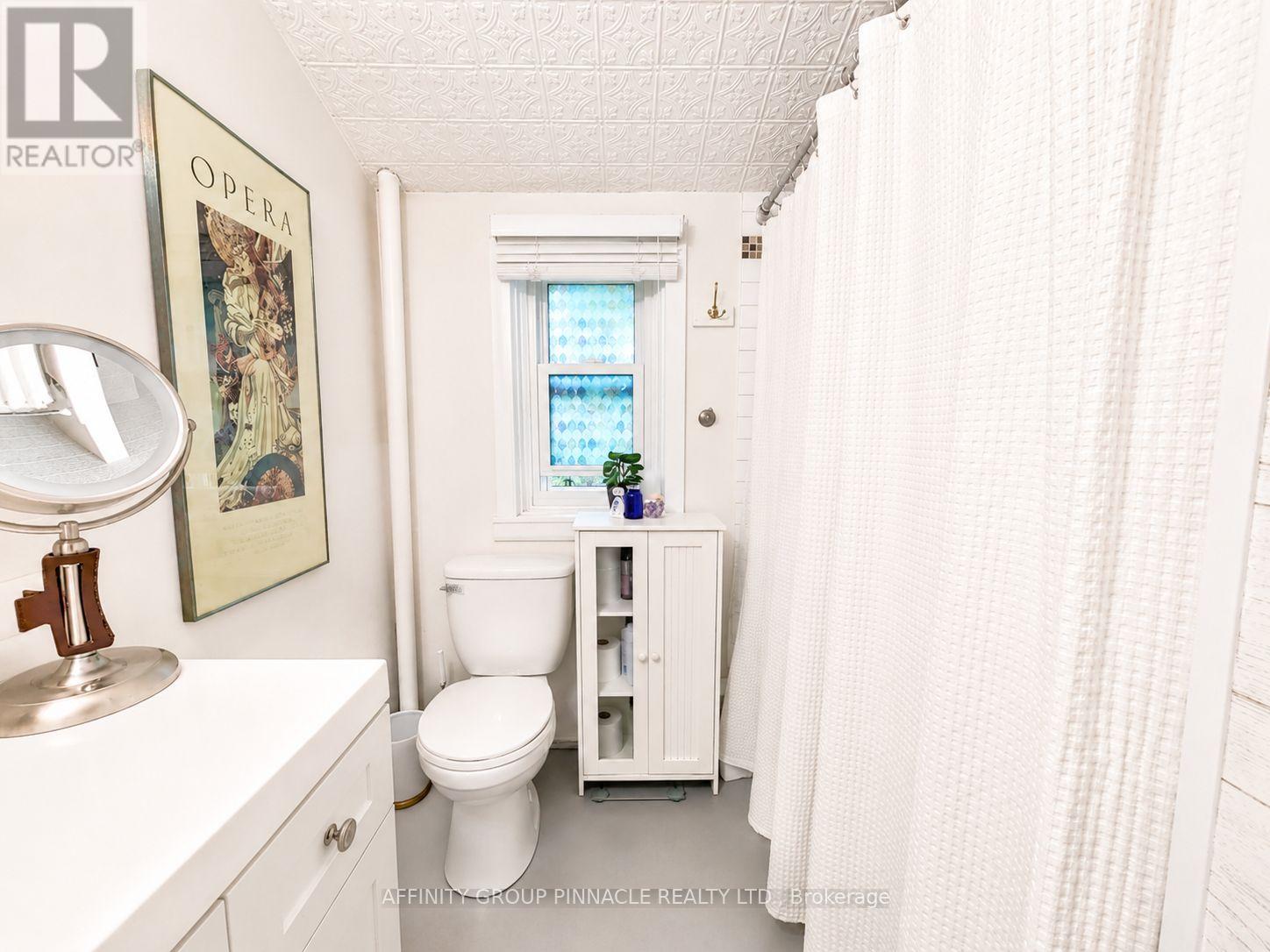 15 Prince Street W Property Photo 19