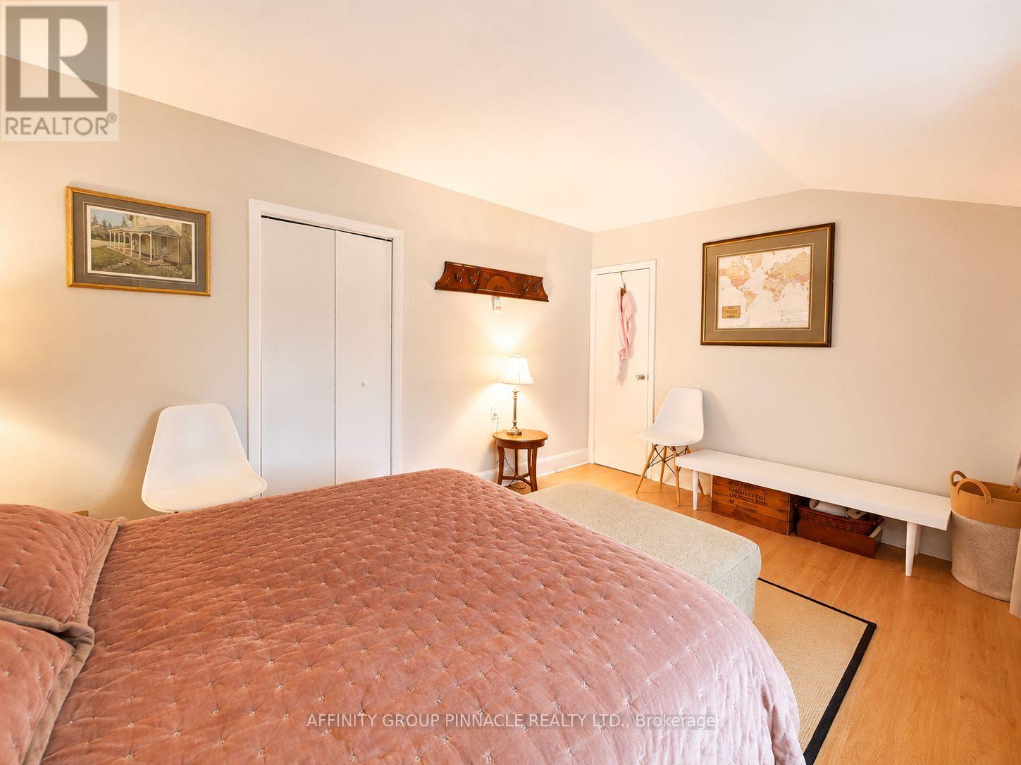 15 Prince Street W Property Photo 20
