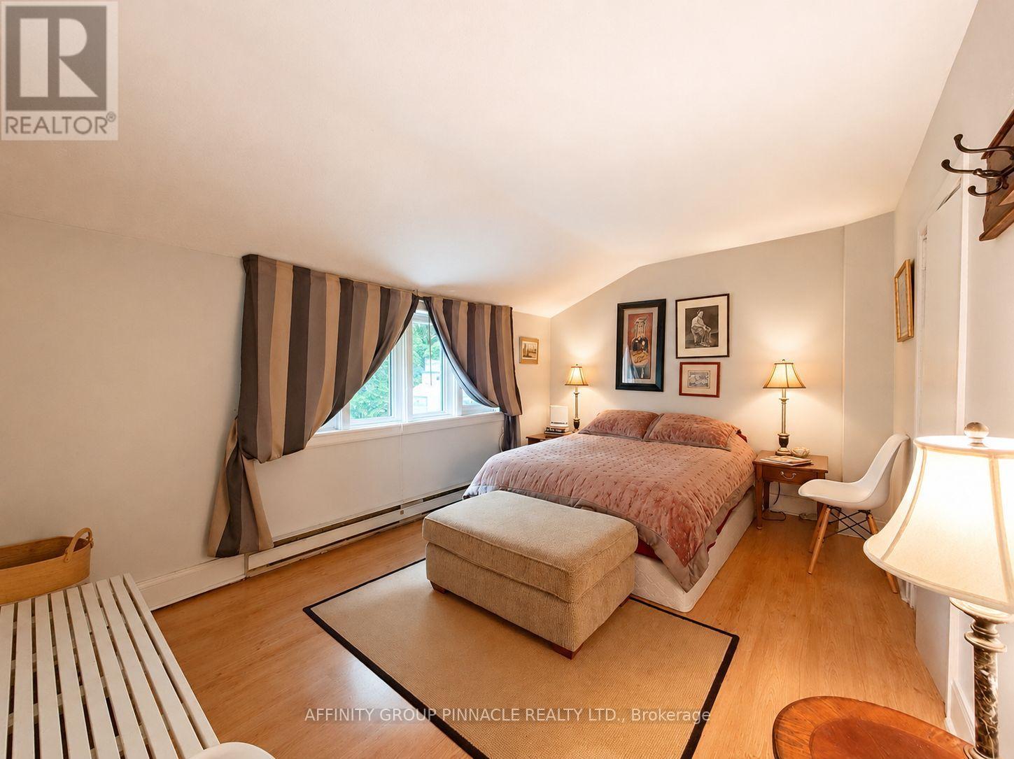 15 Prince Street W Property Photo 21