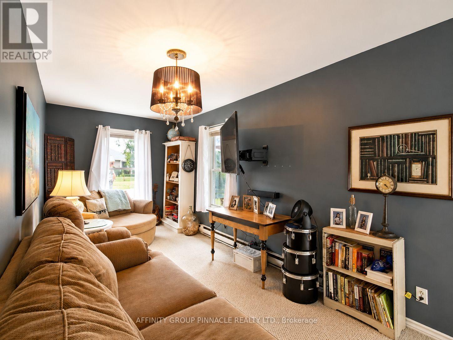 15 Prince Street W Property Photo 23