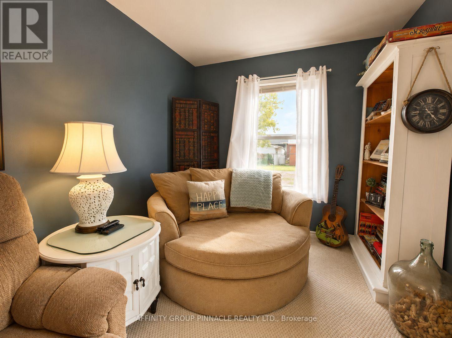 15 Prince Street W Property Photo 24