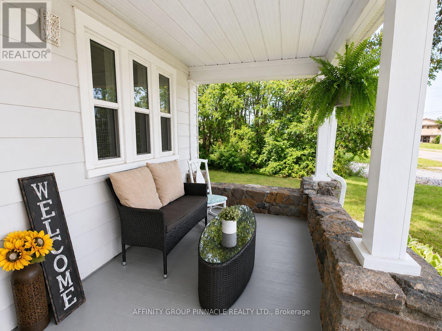 15 Prince Street W Property Photo 26
