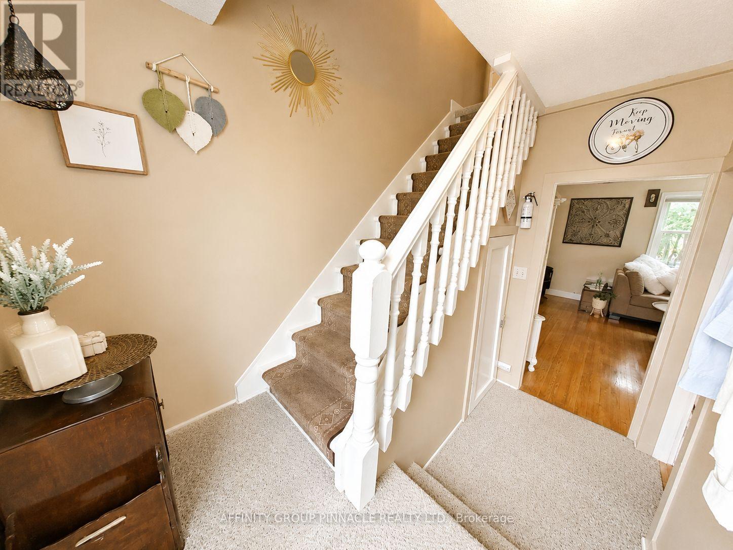 15 Prince Street W Property Photo 27