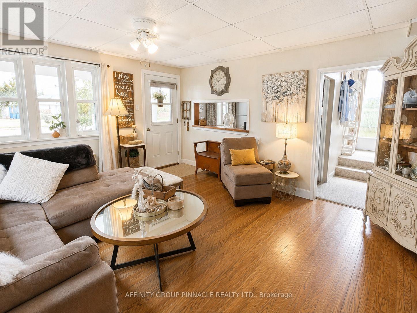 15 Prince Street W Property Photo 28