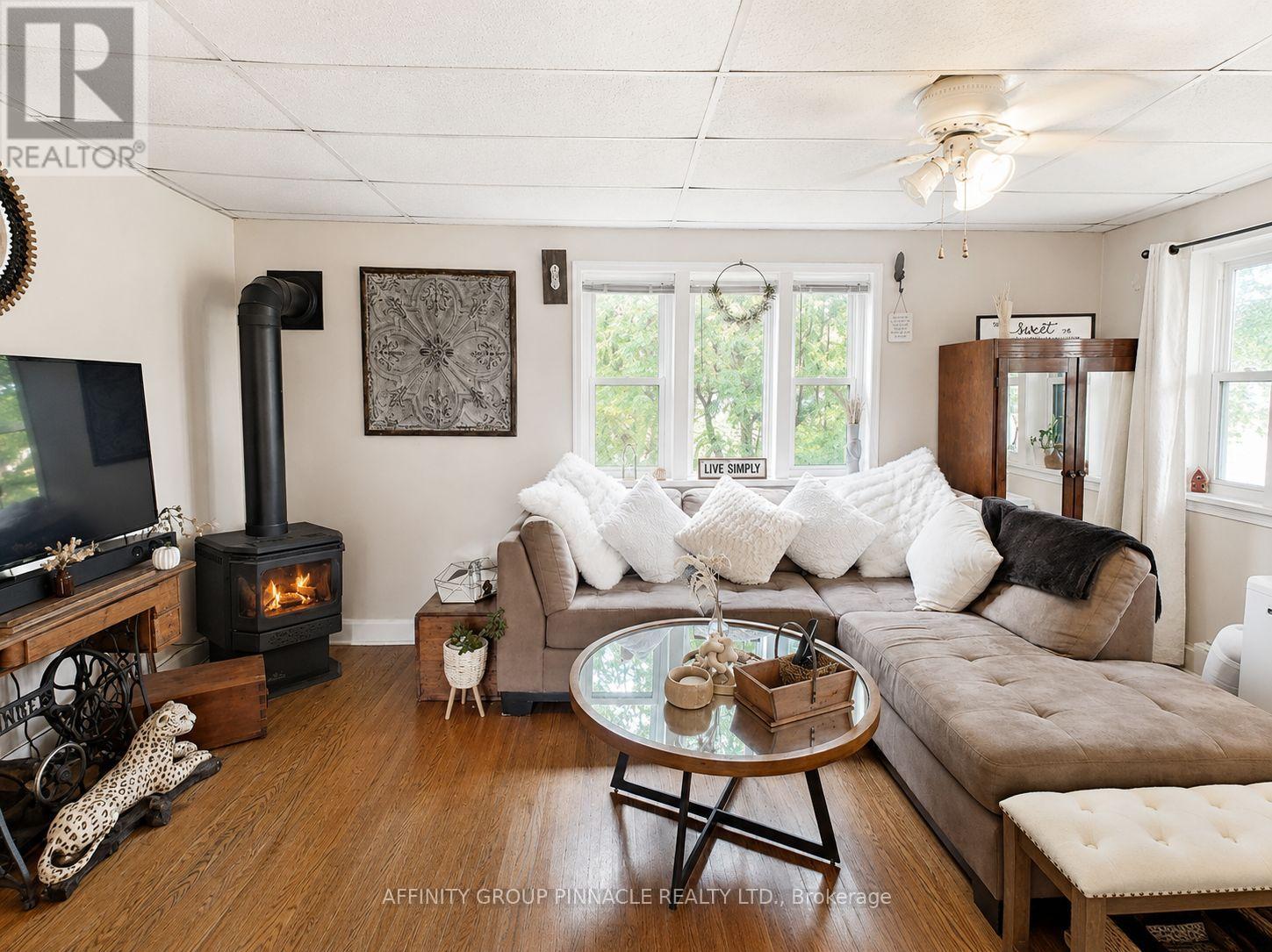 15 Prince Street W Property Photo 29