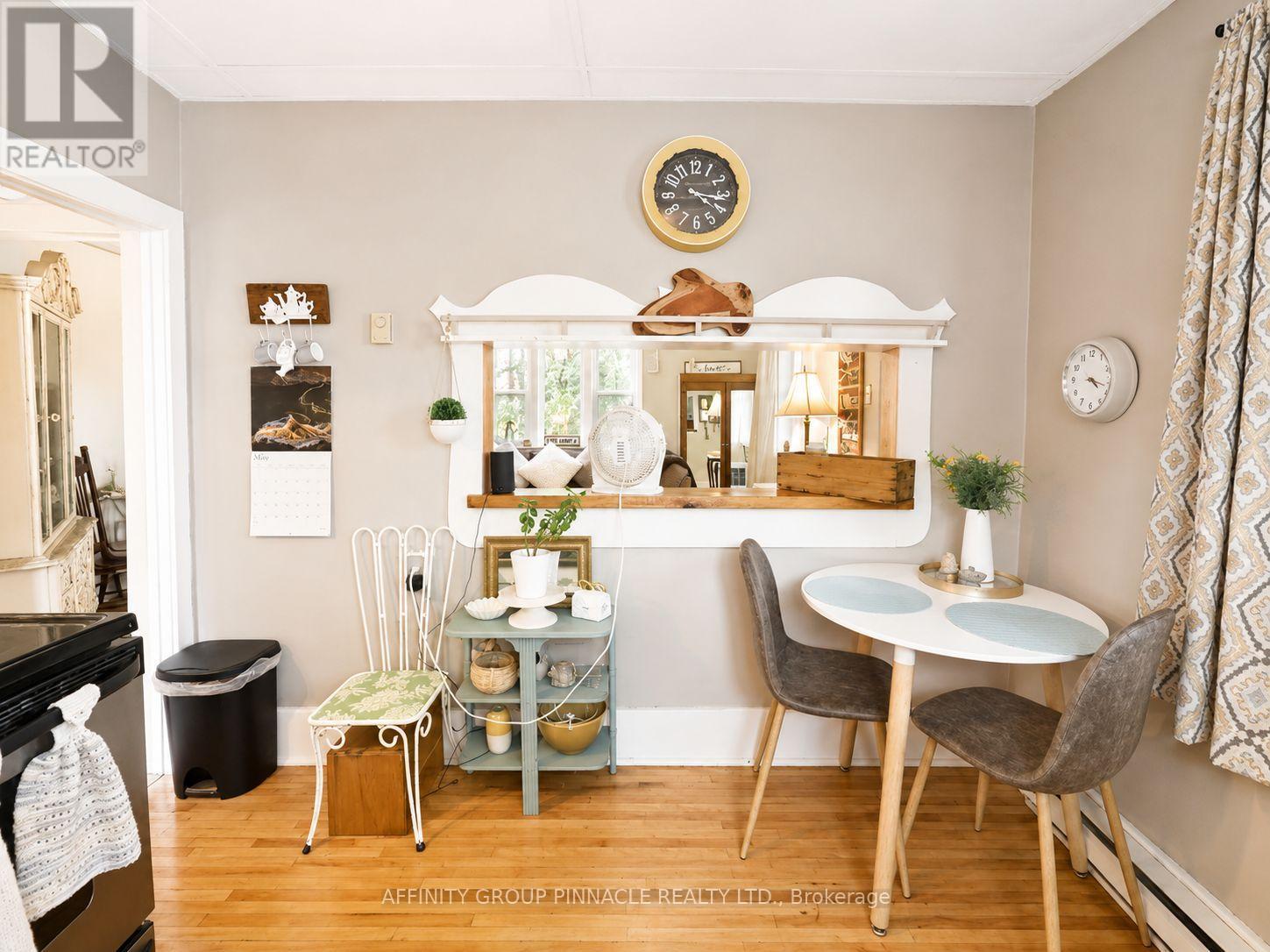 15 Prince Street W Property Photo 31