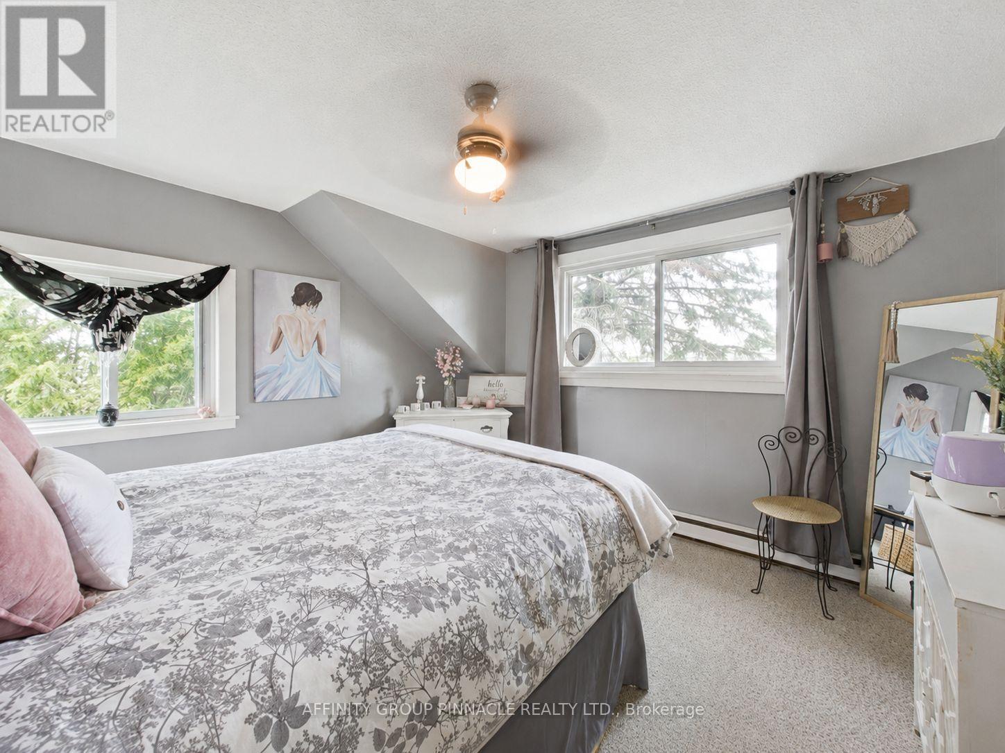 15 Prince Street W Property Photo 34