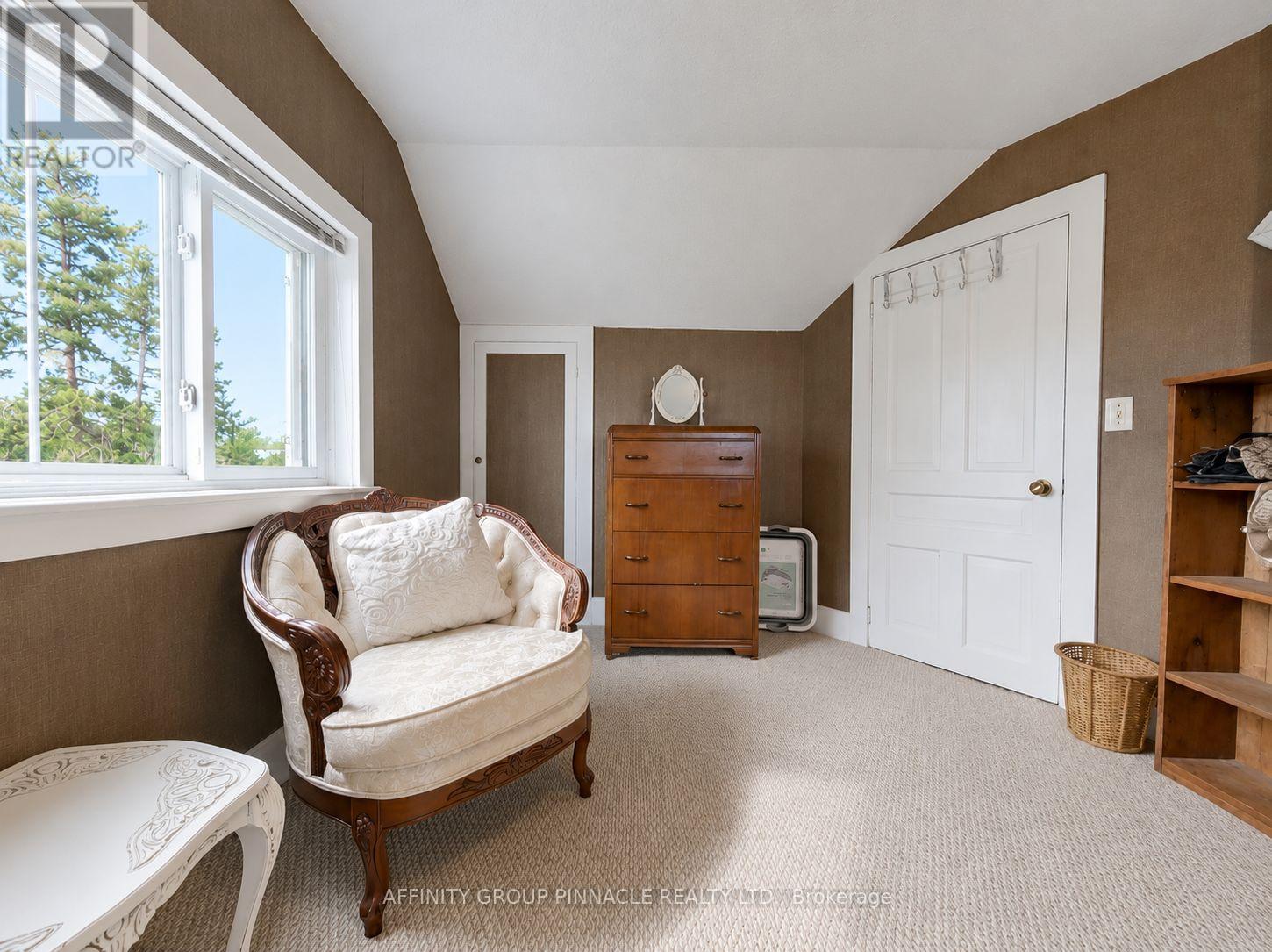 15 Prince Street W Property Photo 37
