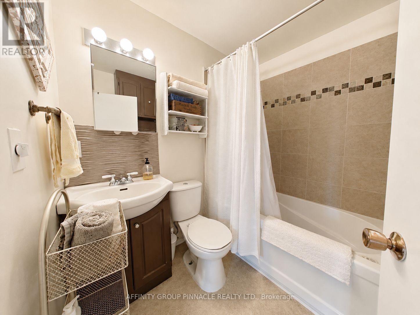 15 Prince Street W Property Photo 38