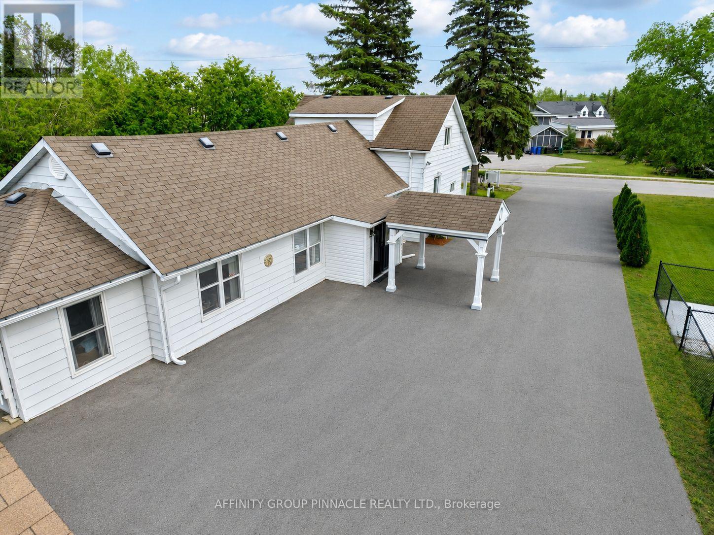 15 Prince Street W Property Photo 39