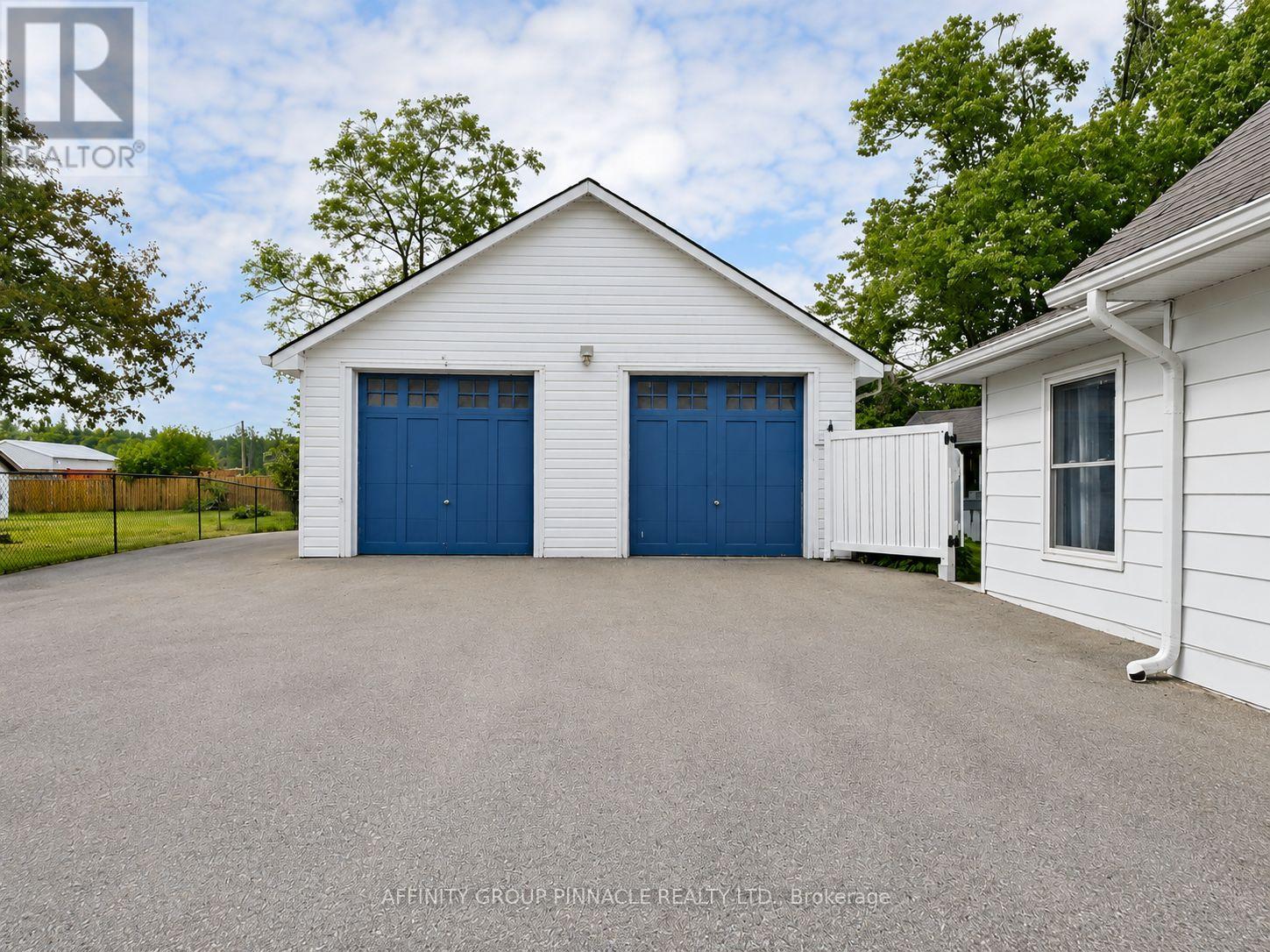 15 Prince Street W Property Photo 40