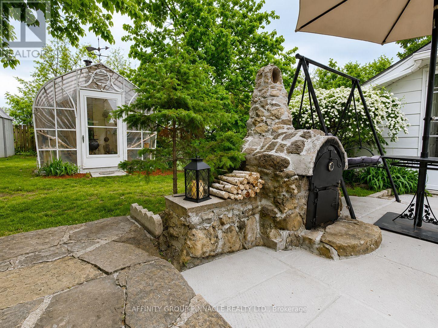 15 Prince Street W Property Photo 44