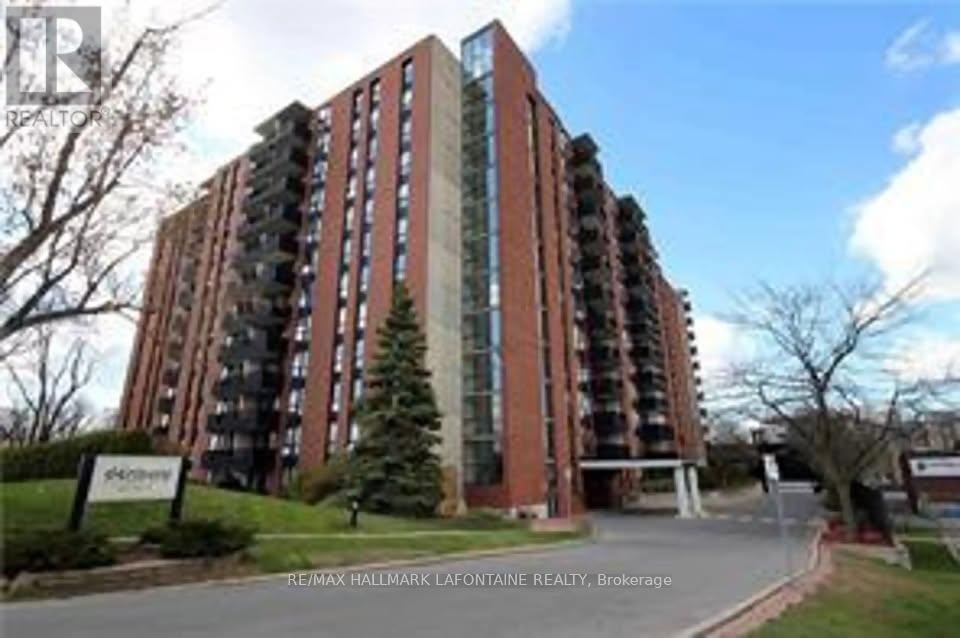 812 - 2951 Riverside Drive Property Photo 1