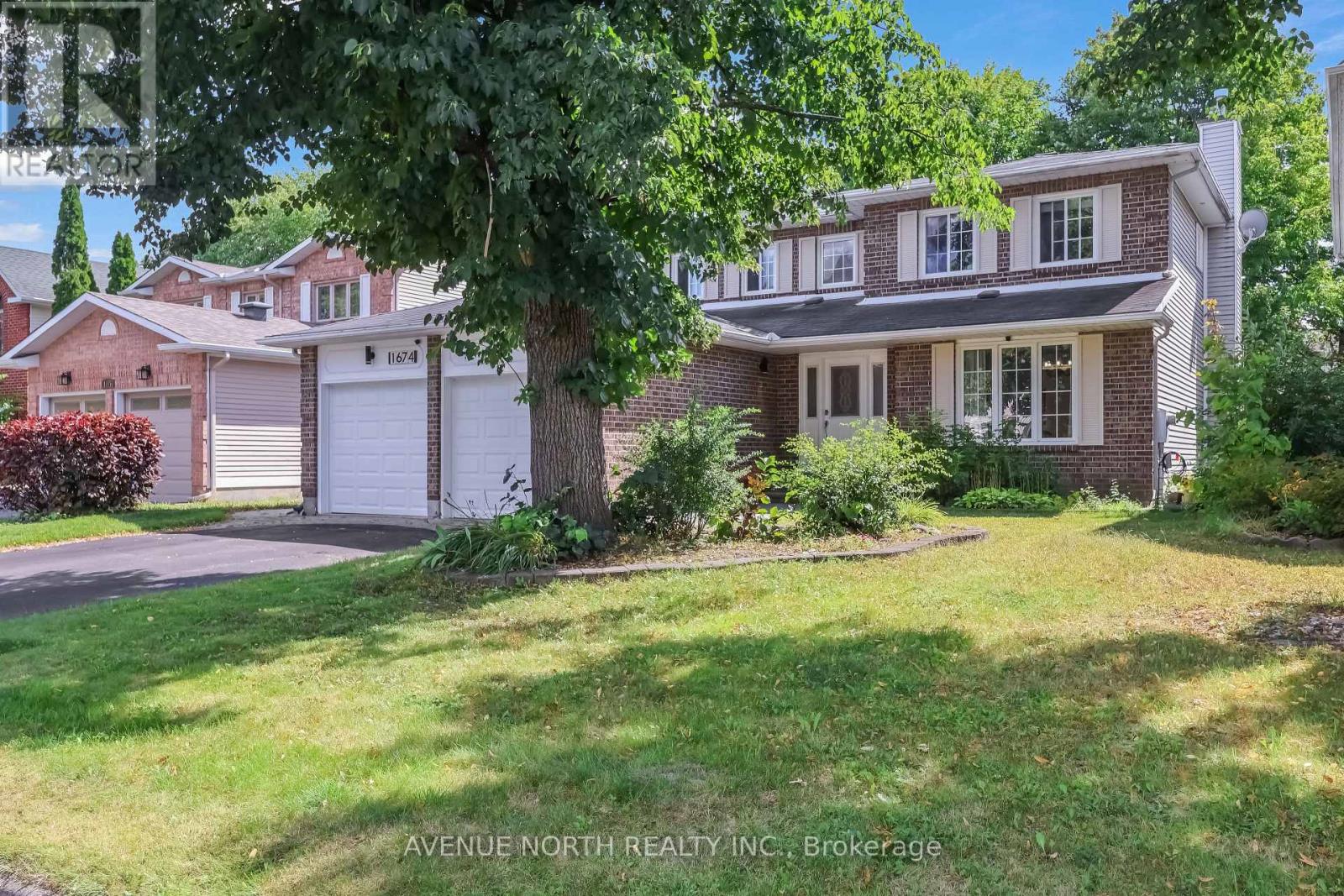 1674 Sansonnet Street S Property Photo 3
