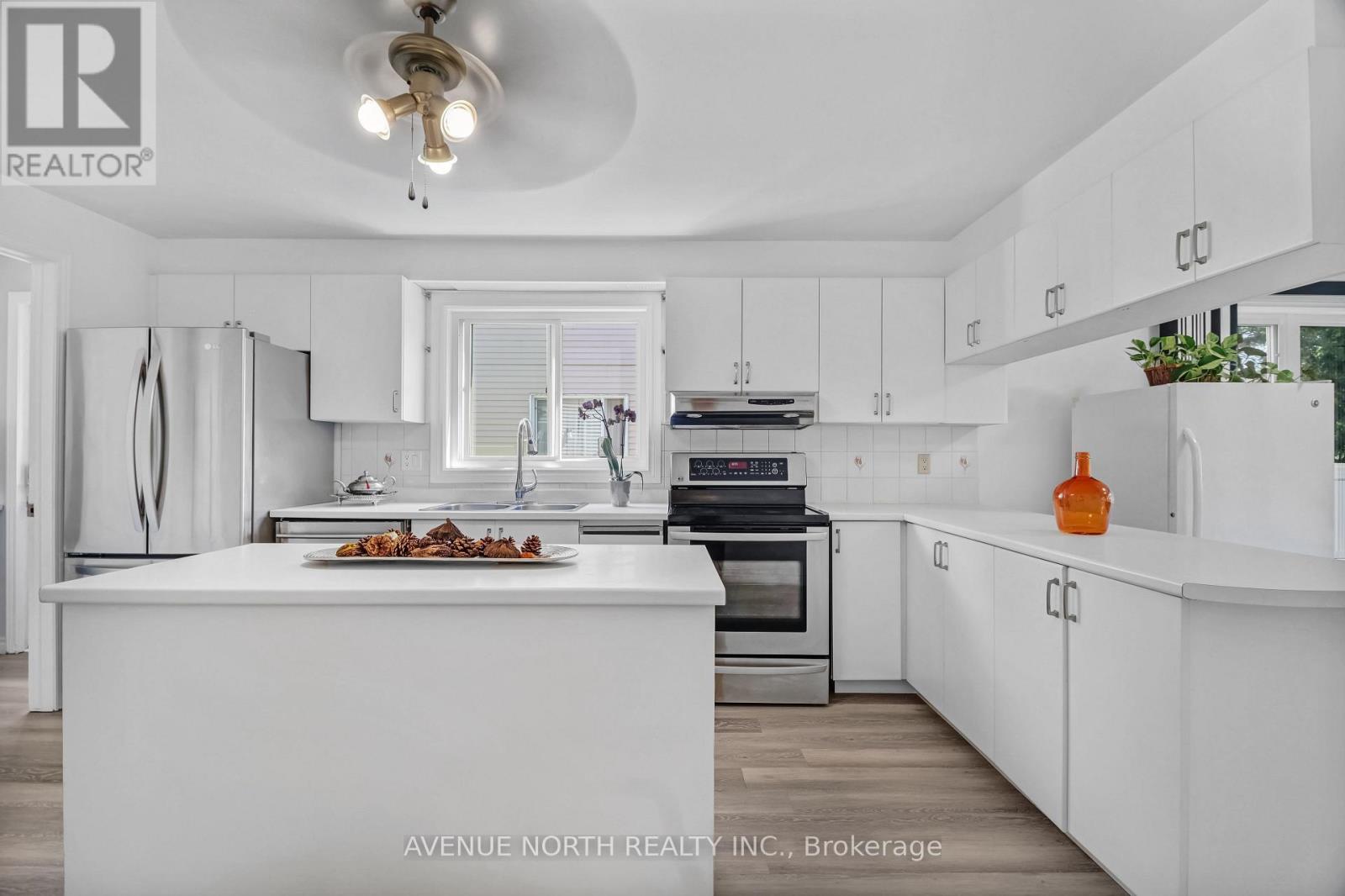 1674 Sansonnet Street S Property Photo 12
