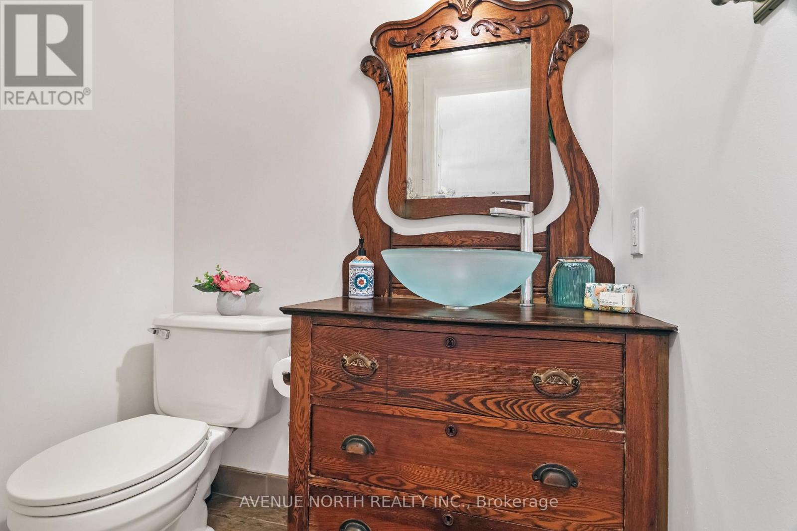 1674 Sansonnet Street S Property Photo 17